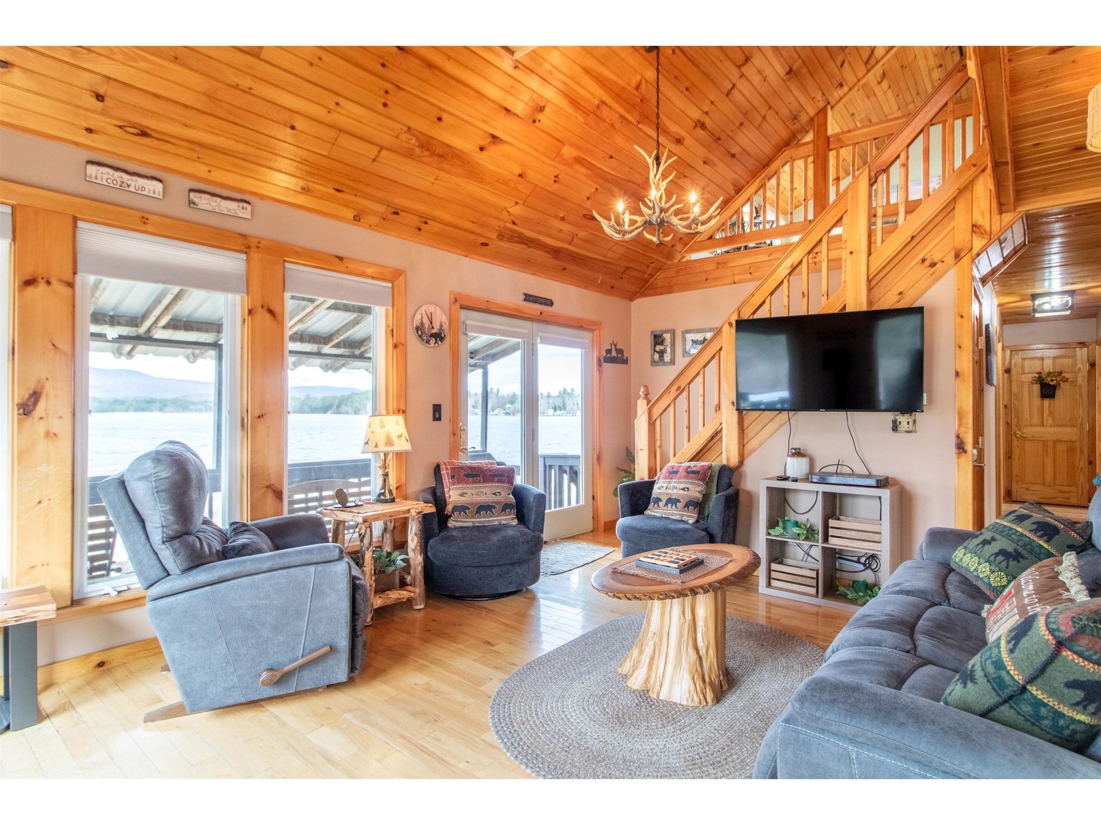 324 Lakeshore Drive