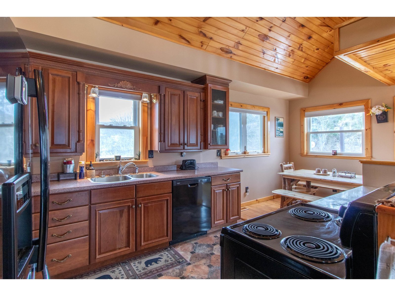 324 Lakeshore Drive