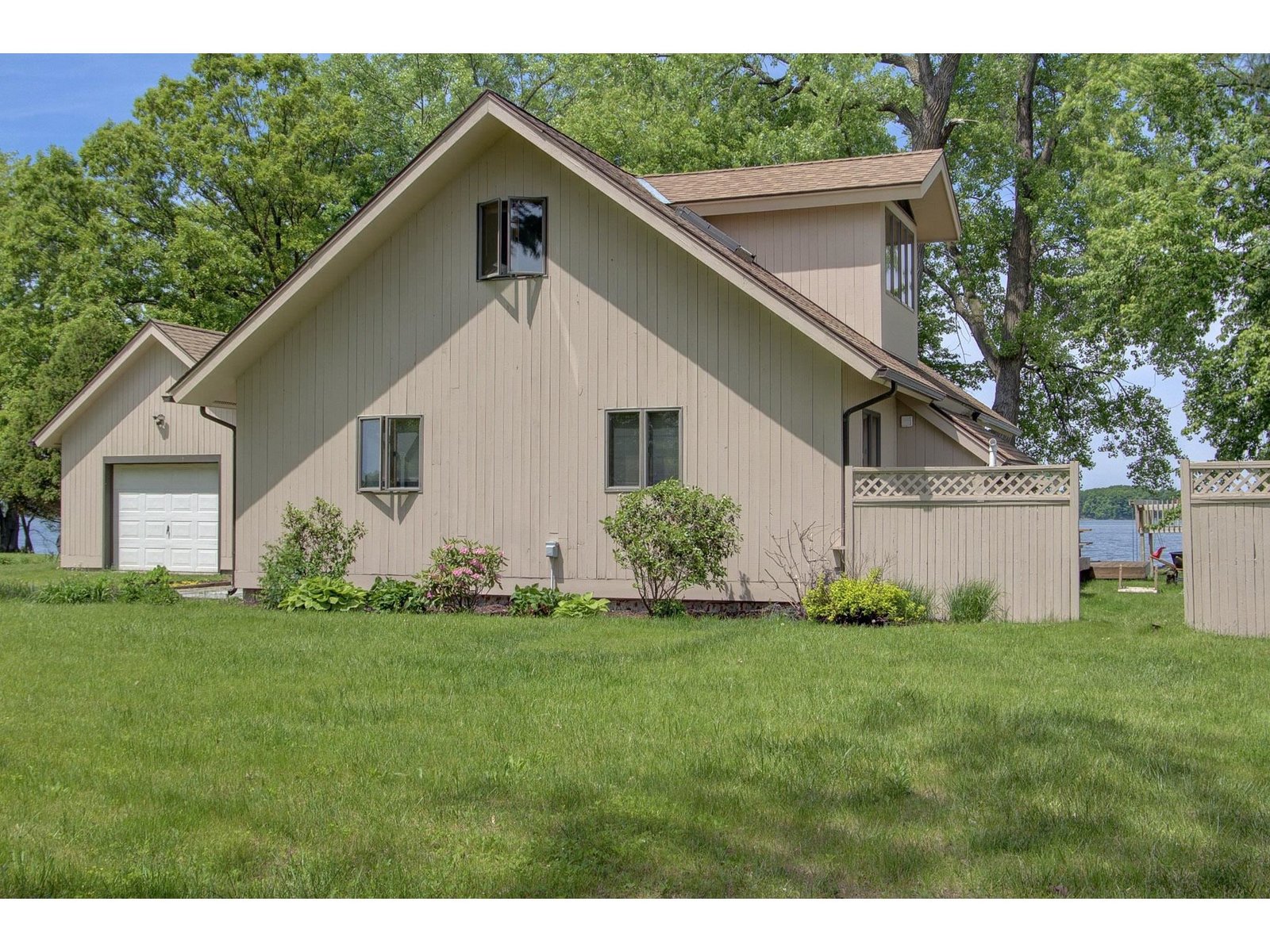 325 Oakridge Lane