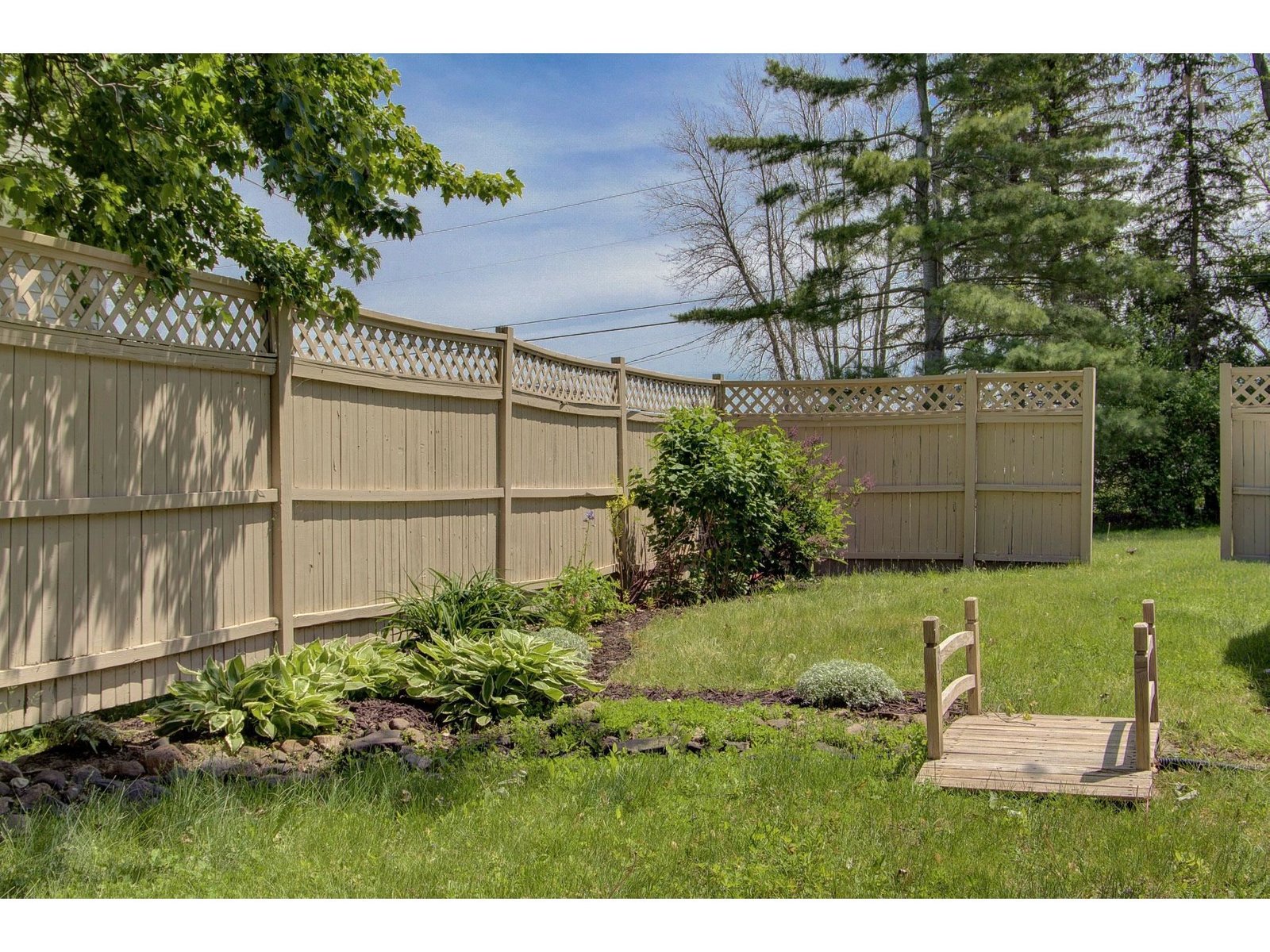 325 Oakridge Lane