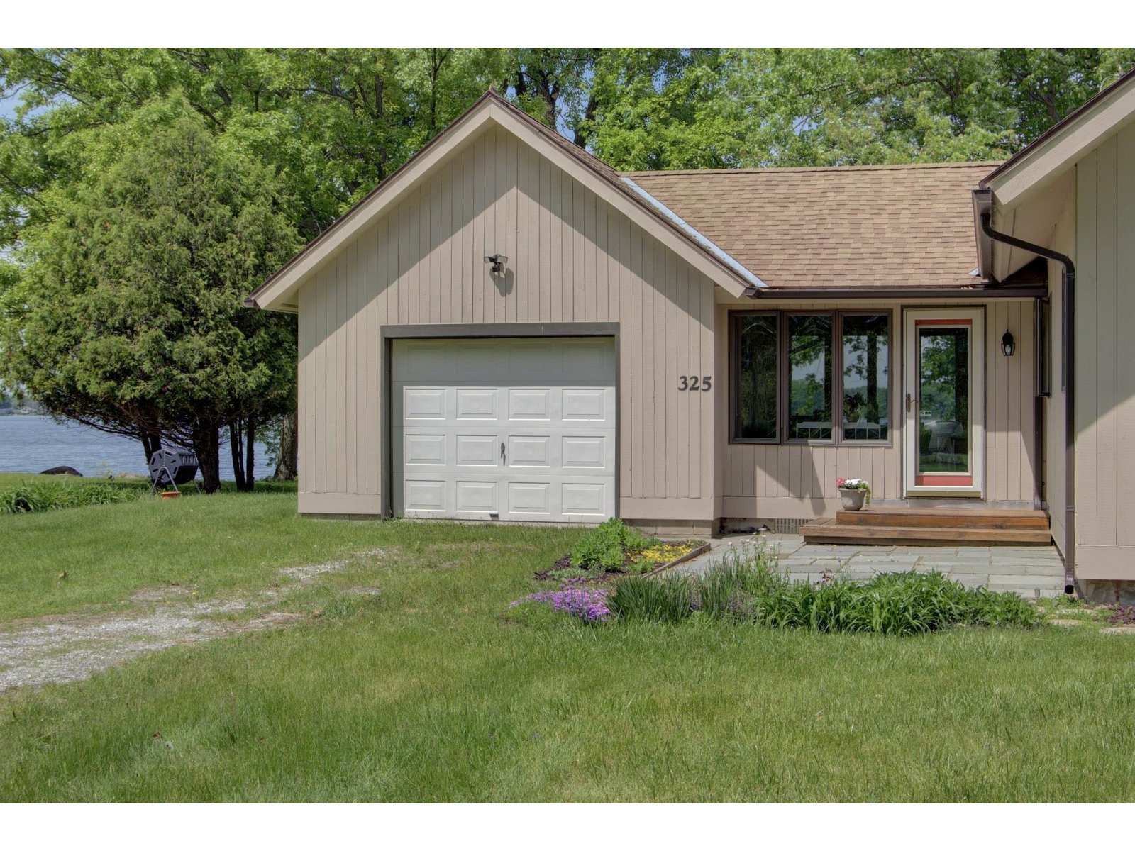325 Oakridge Lane