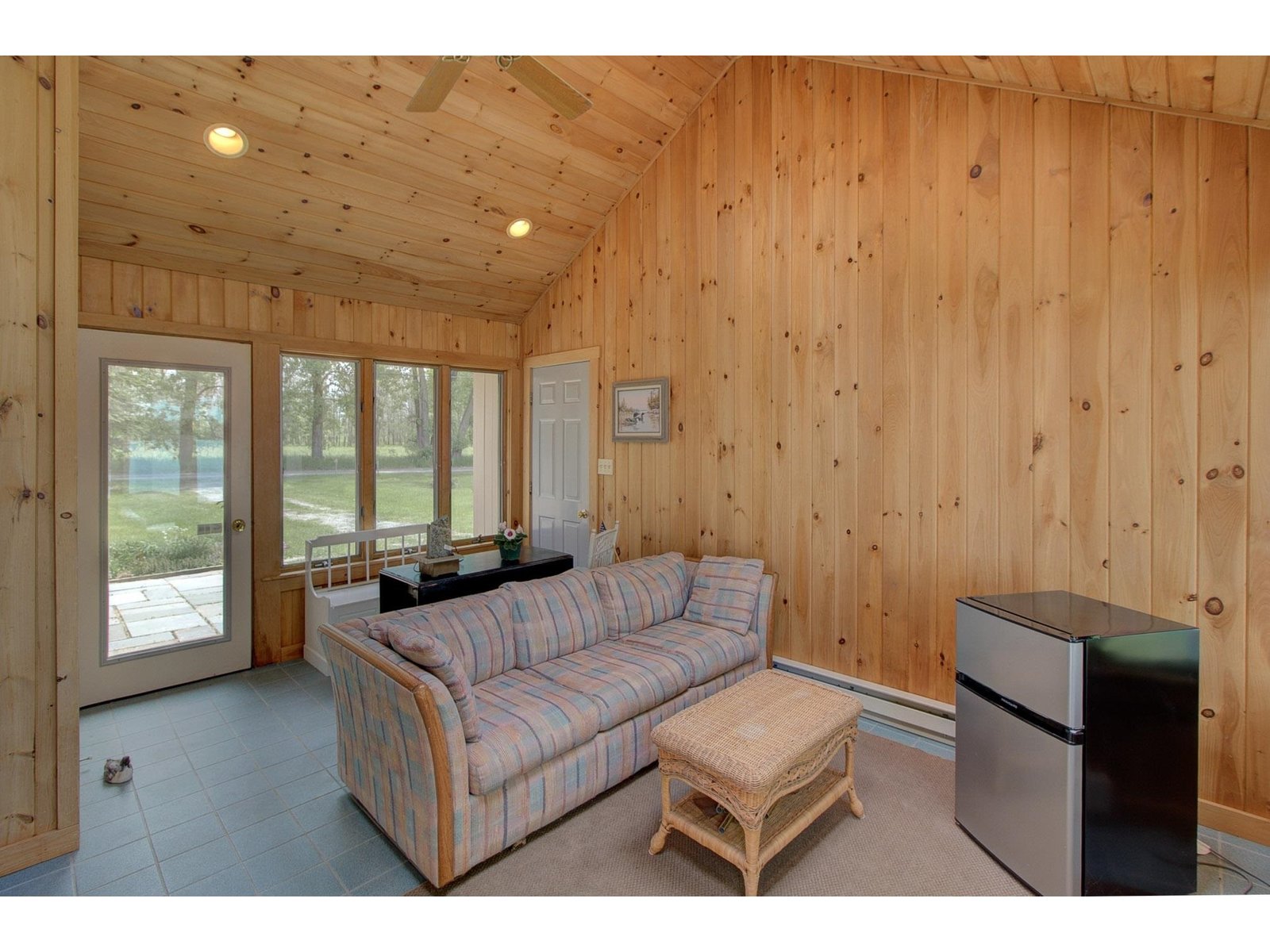 325 Oakridge Lane