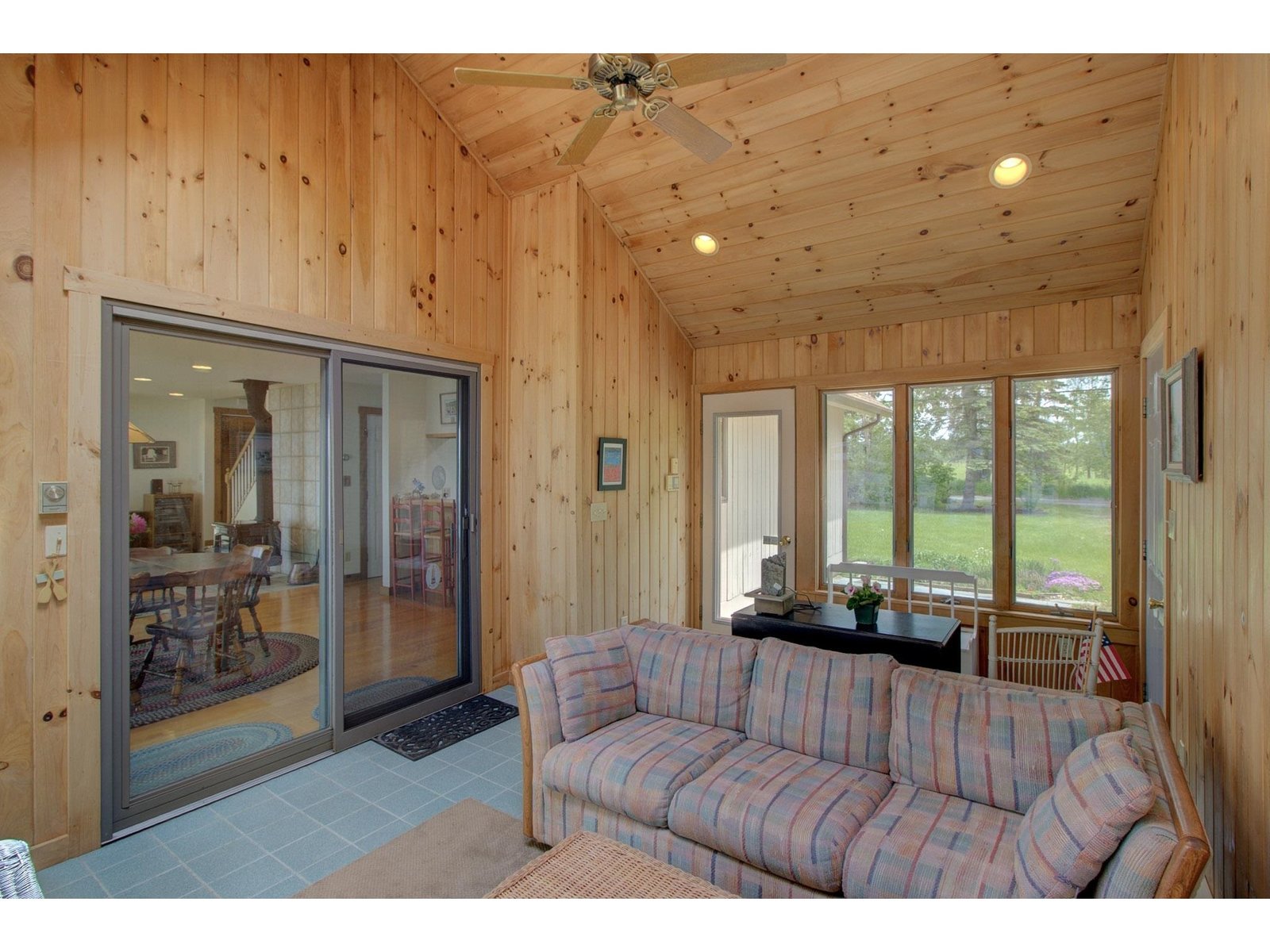 325 Oakridge Lane