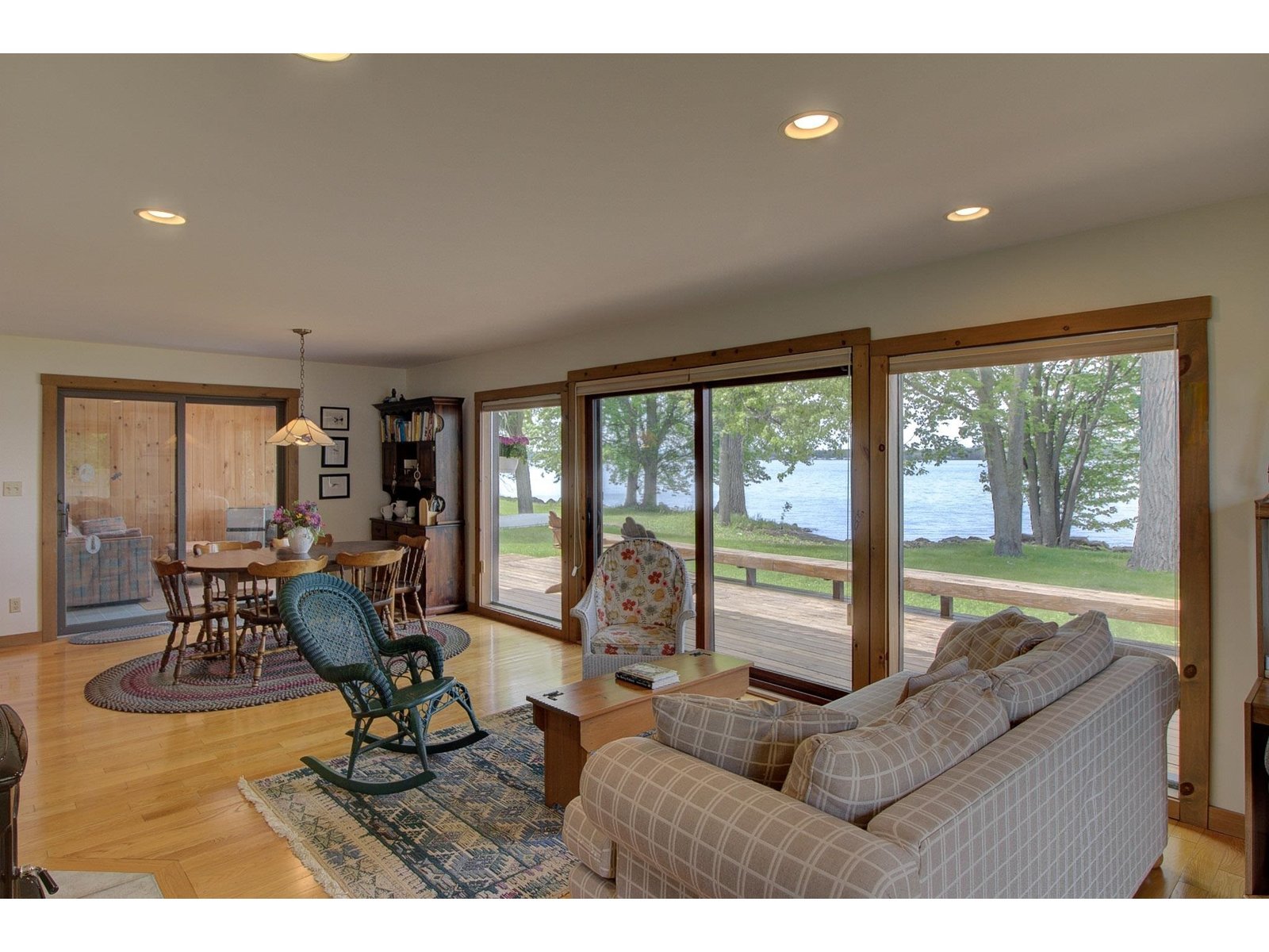 325 Oakridge Lane