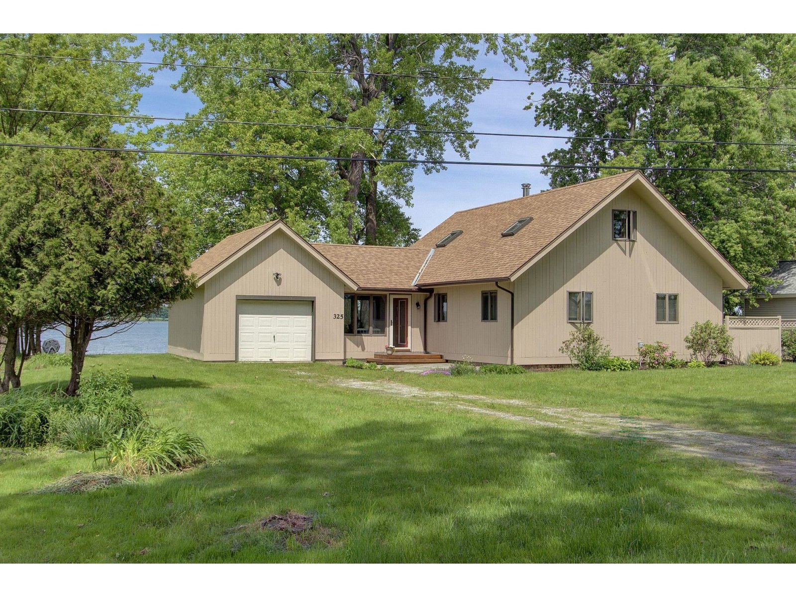 325 Oakridge Lane