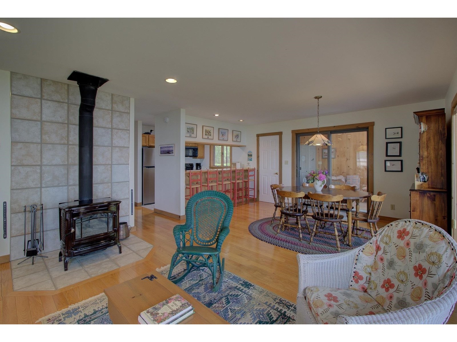 325 Oakridge Lane