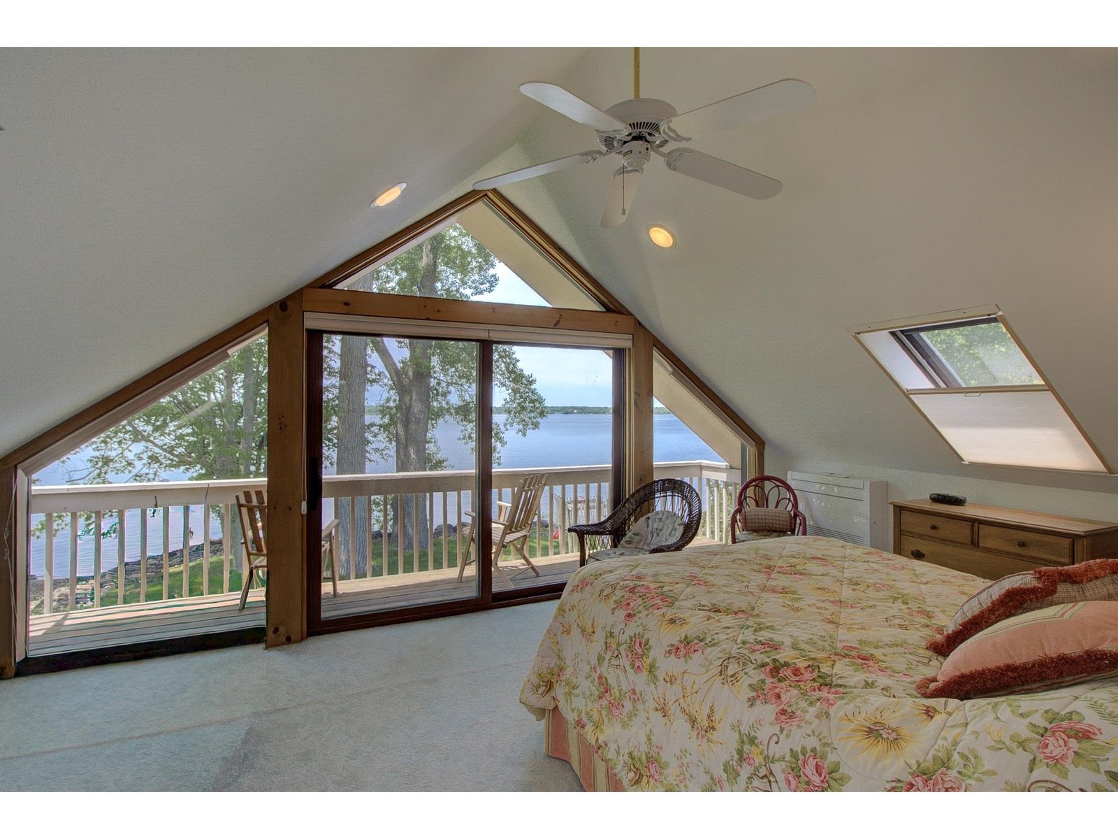 325 Oakridge Lane
