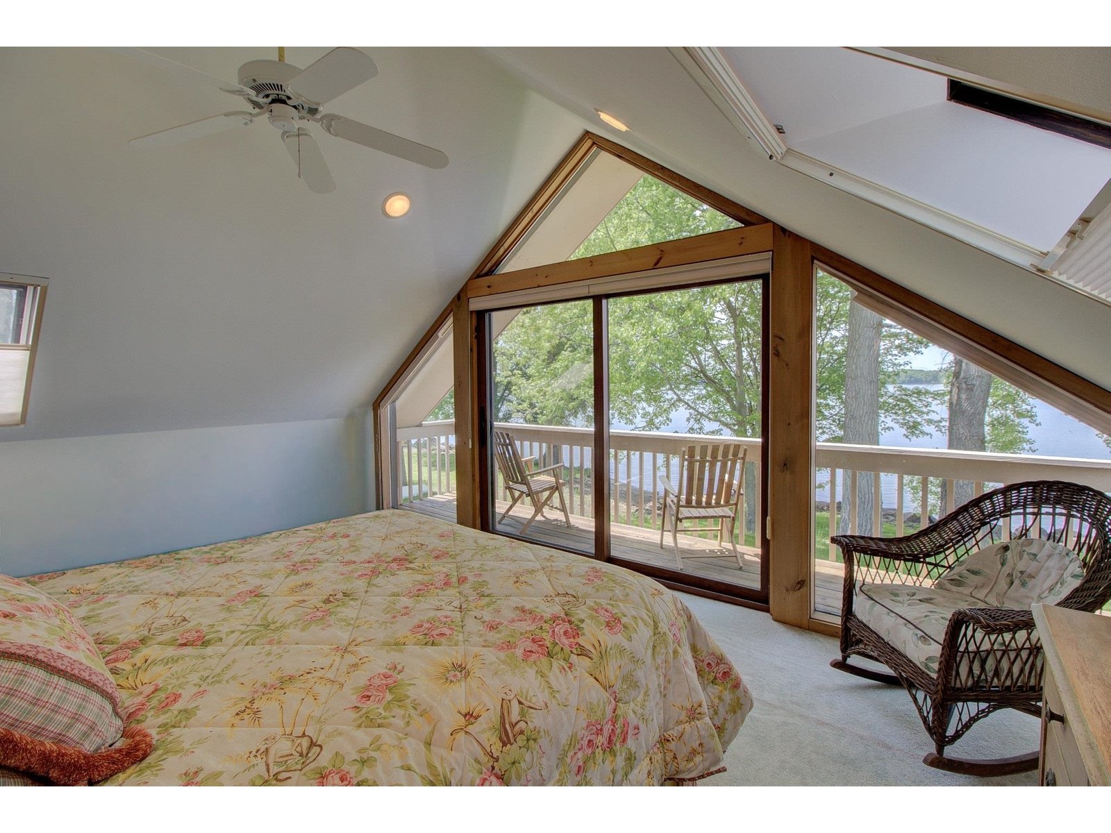 325 Oakridge Lane