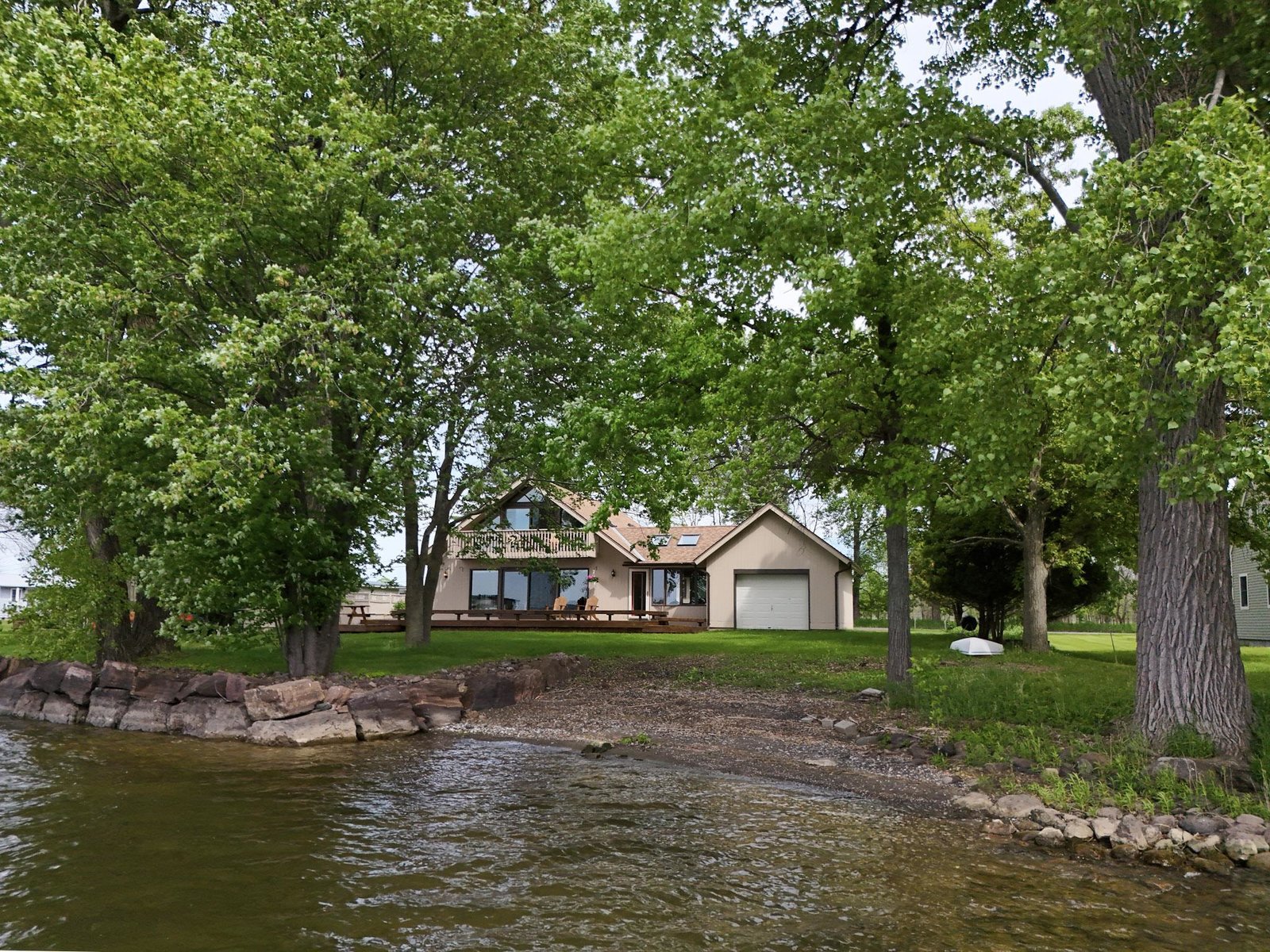 325 Oakridge Lane
