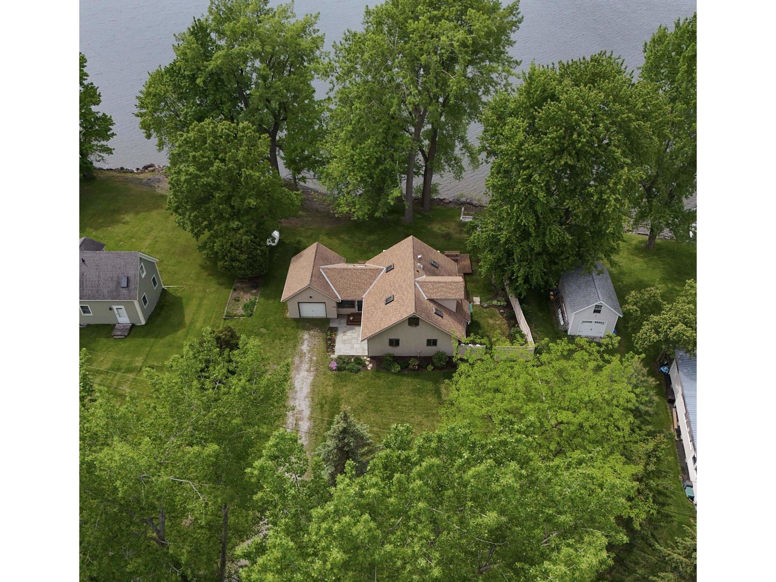 325 Oakridge Lane