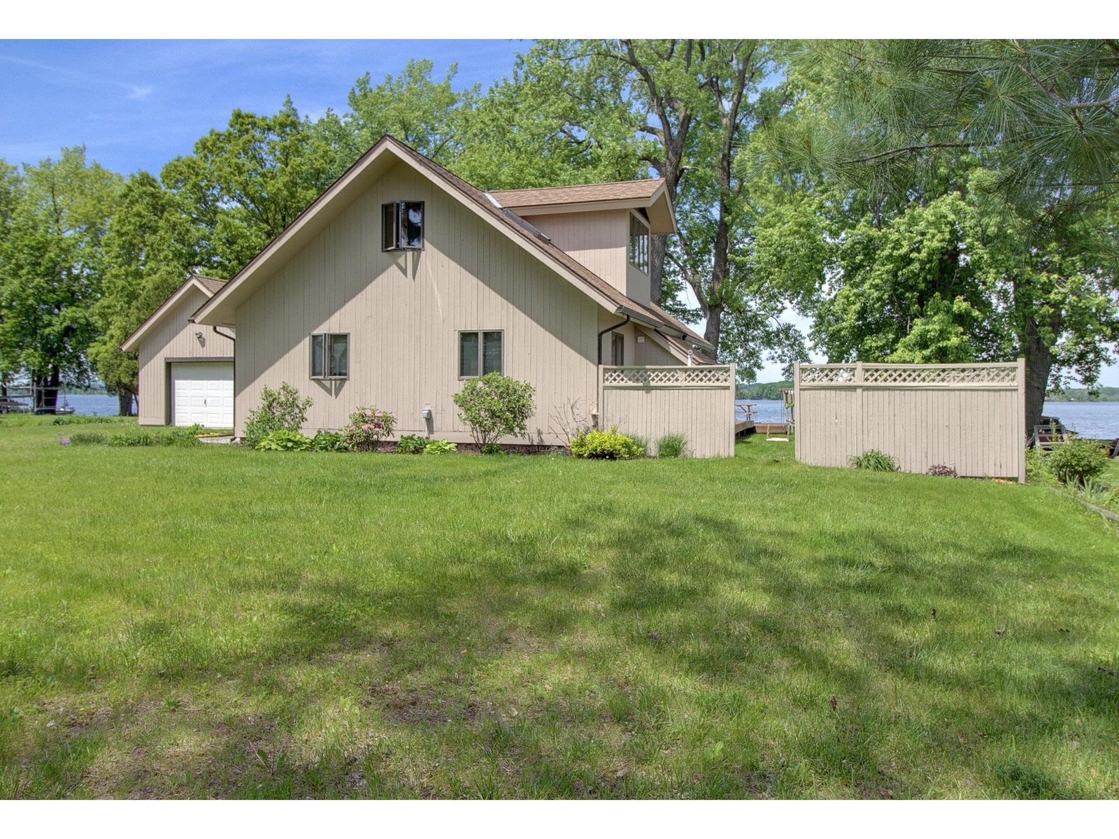 325 Oakridge Lane