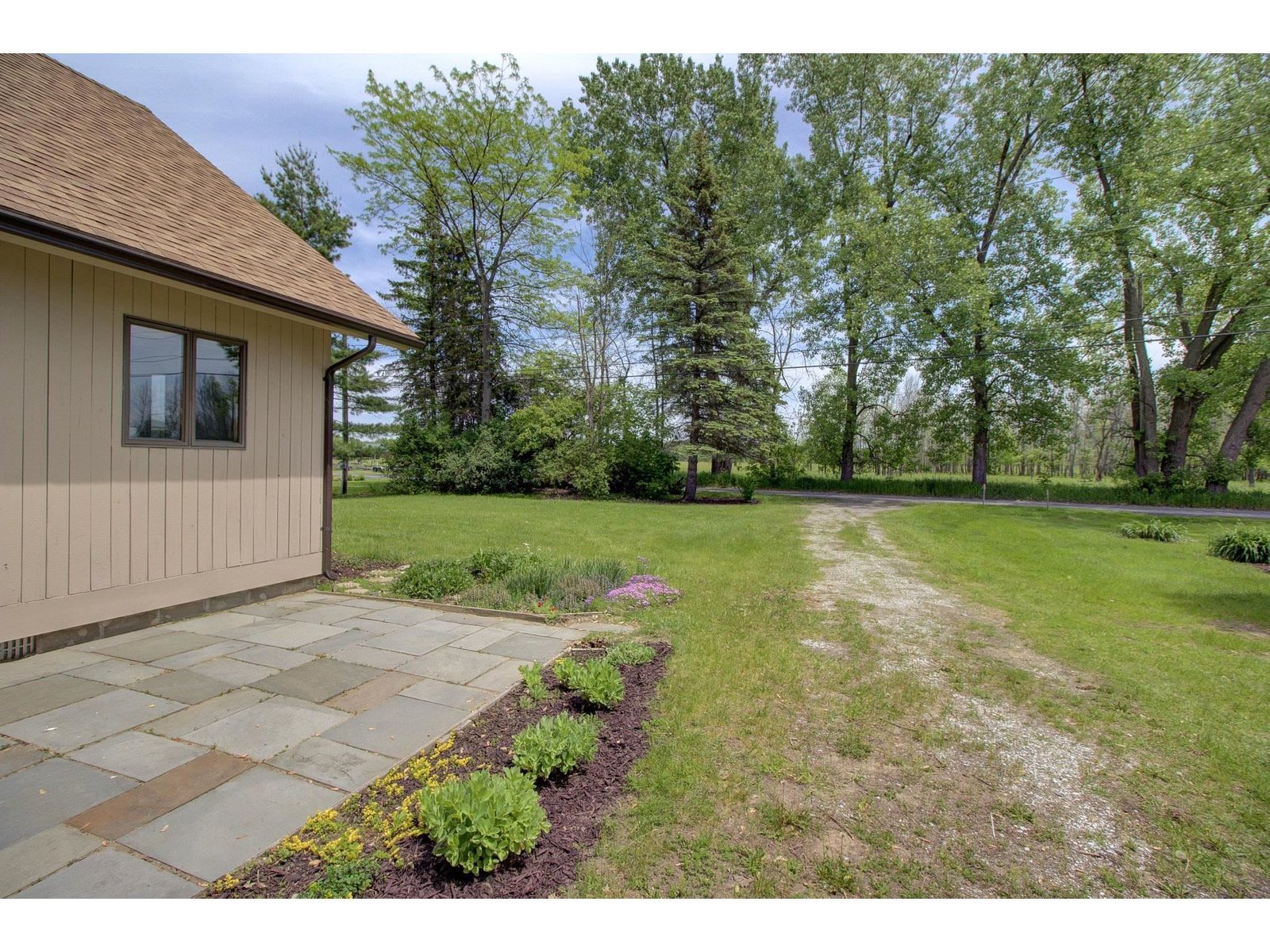 325 Oakridge Lane
