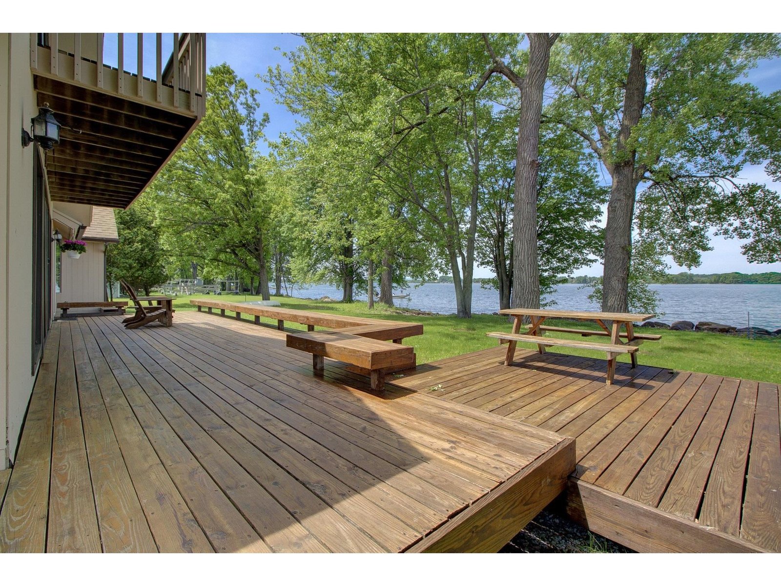 325 Oakridge Lane