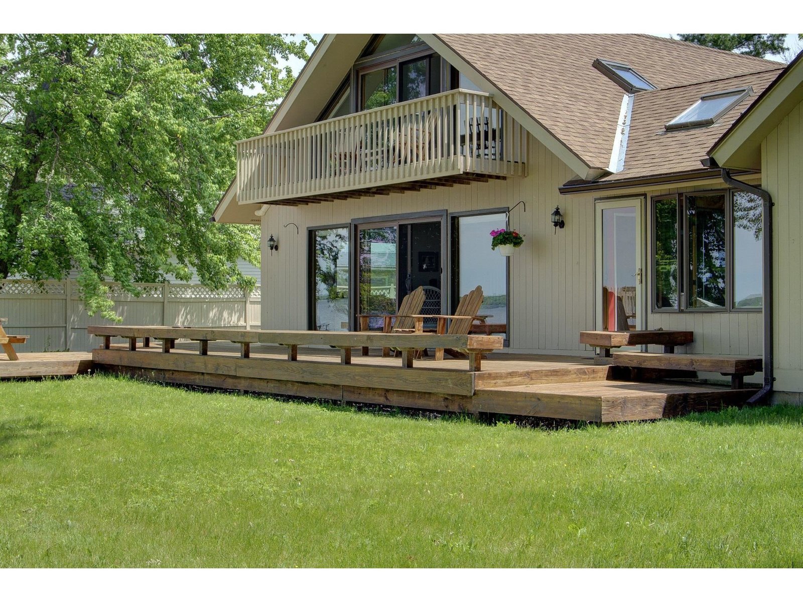 325 Oakridge Lane