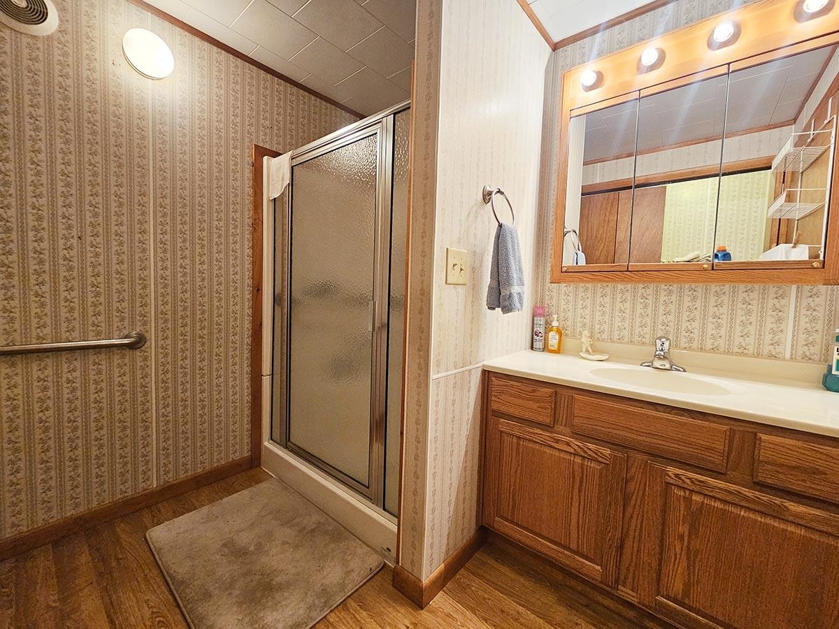 1st Floor Bath
