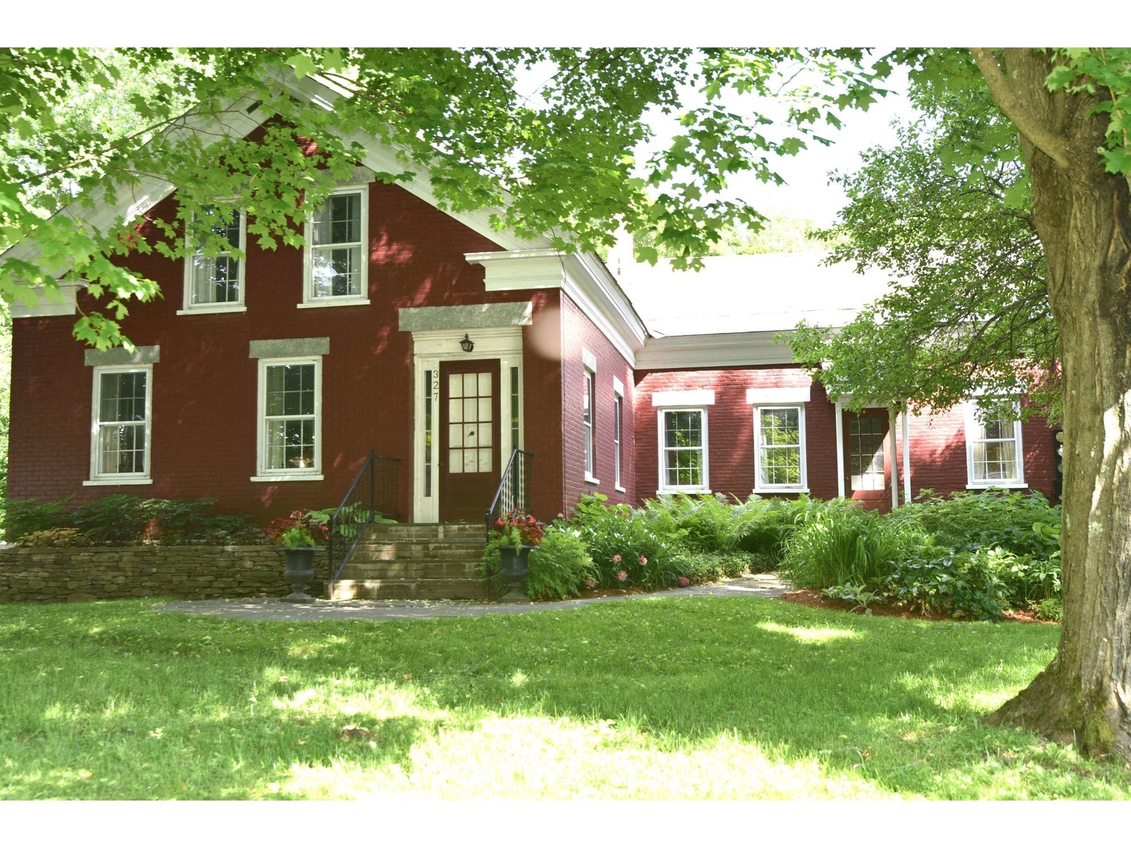327 Browns Trace