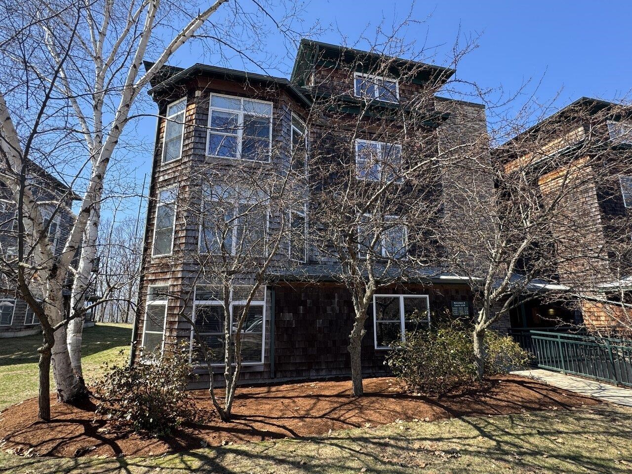 33 Claire Point Road, Burlington