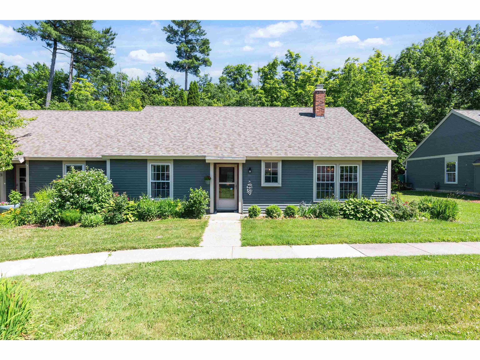33 Conifer Court, Burlington