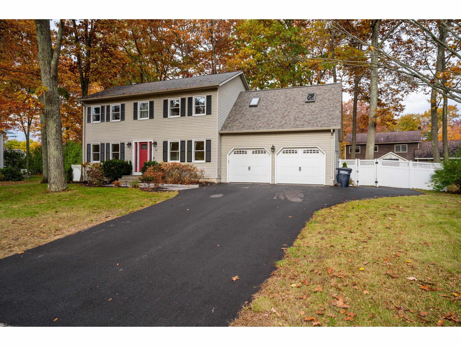 33 Hillside Circle, Essex