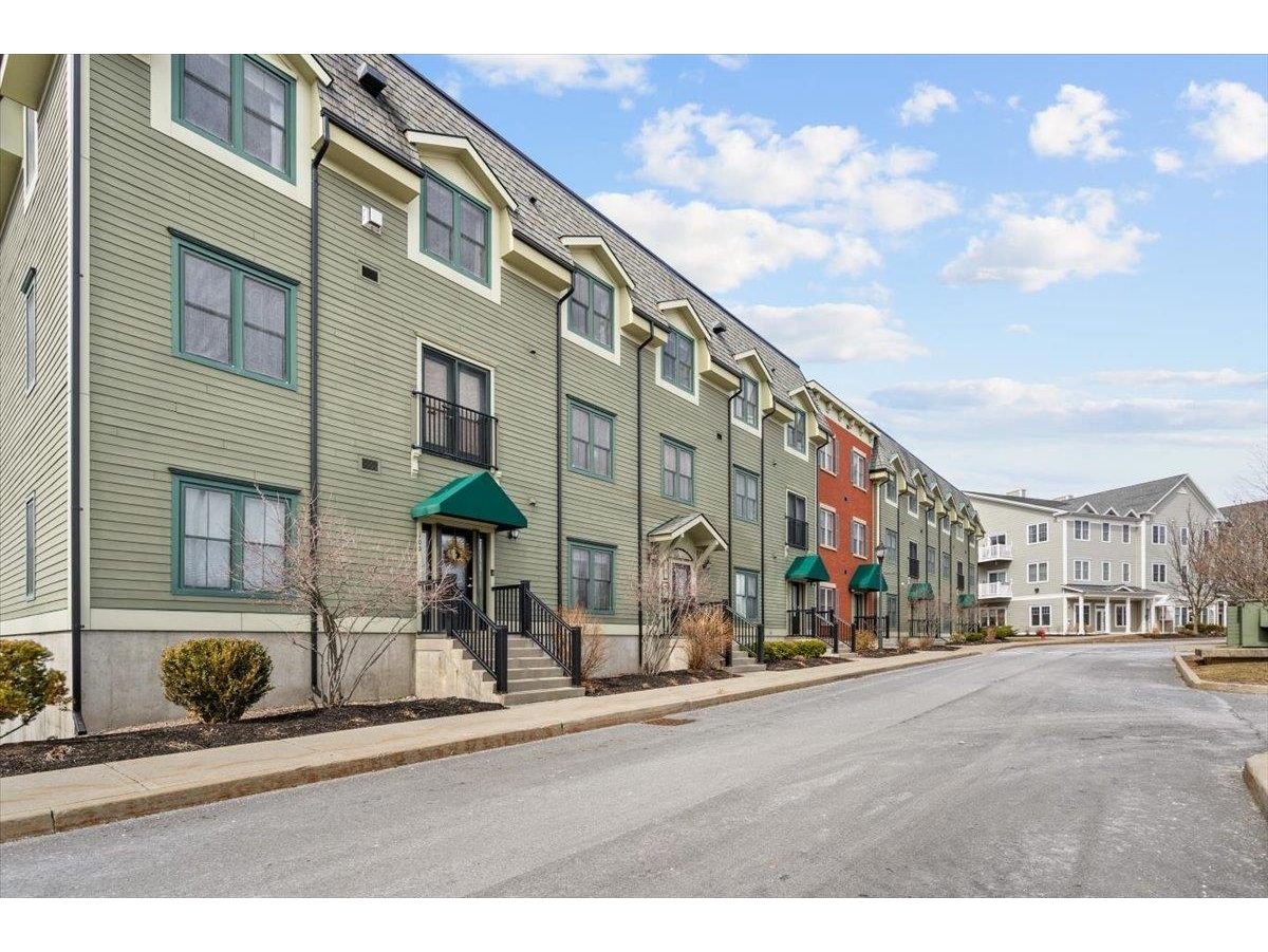 33 Naomis Way, Unit 302