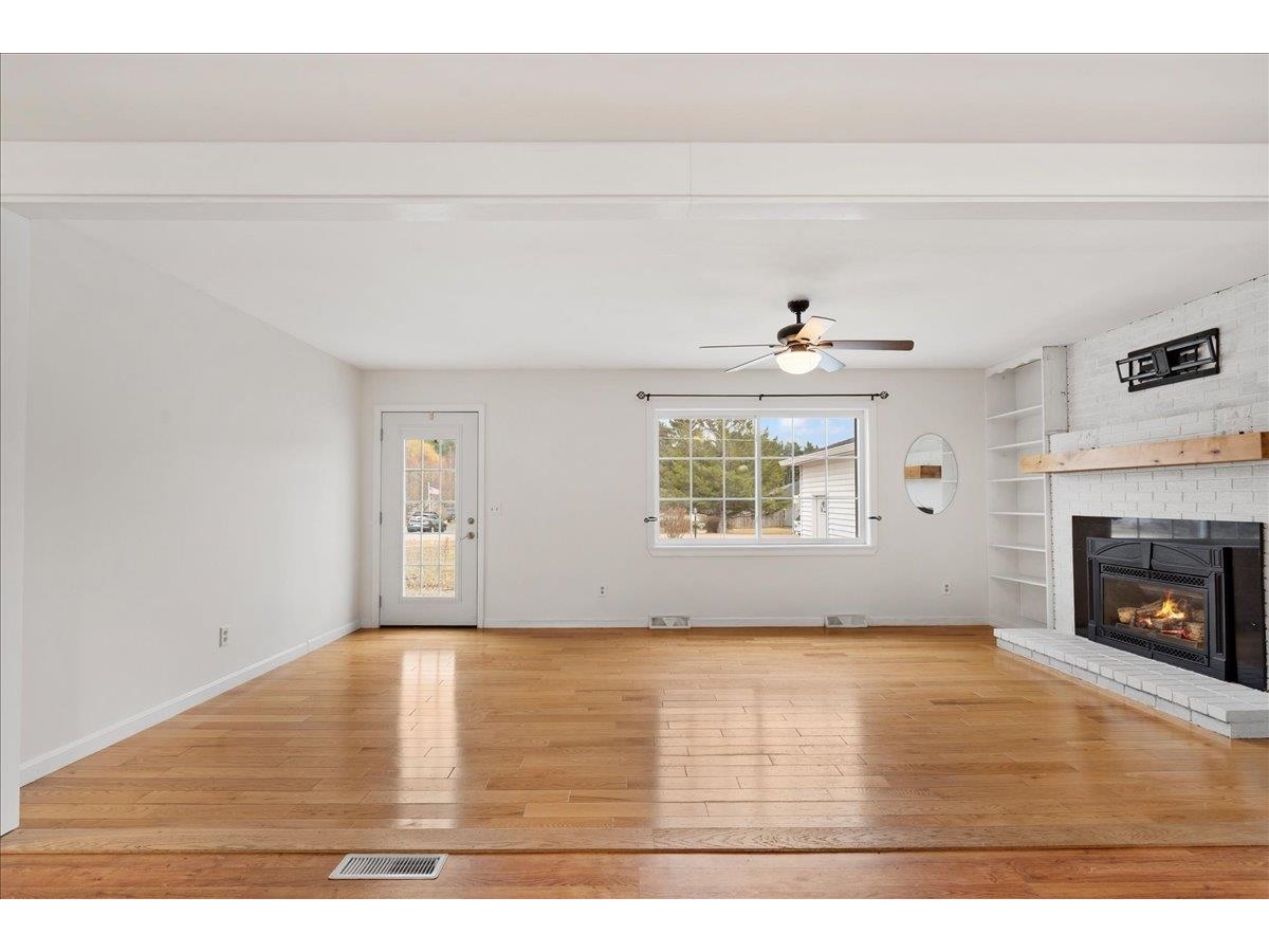 33 Russell Circle