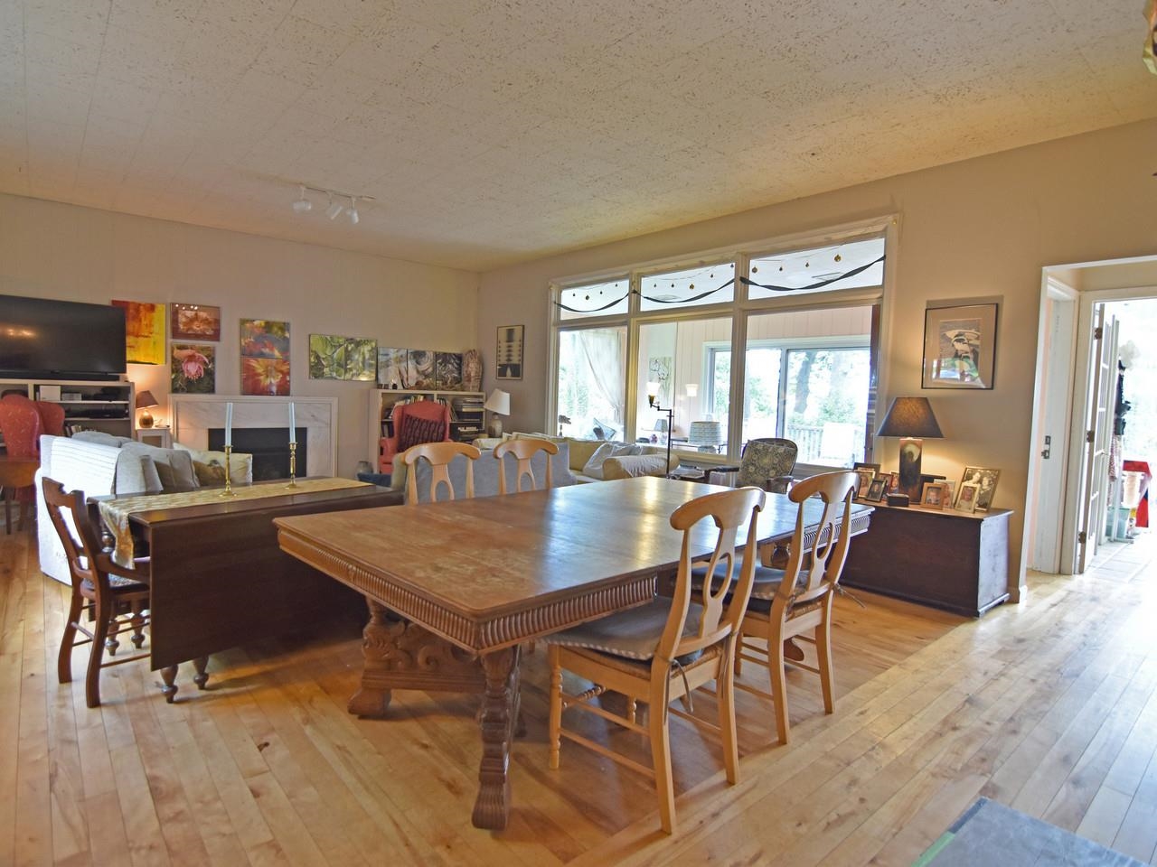 Sunken living/dining room