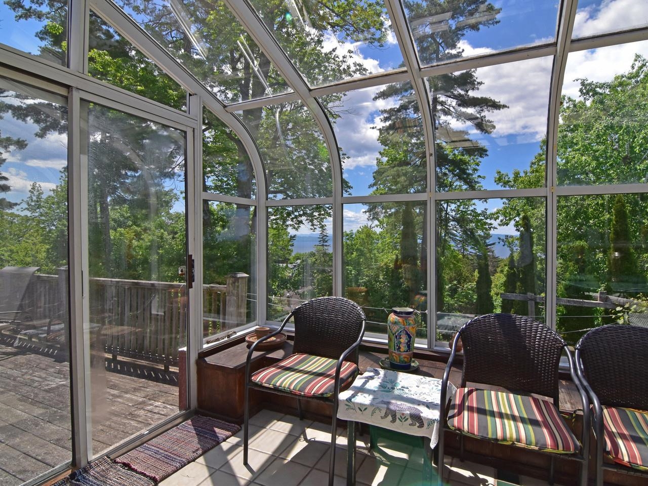 Solarium with deck access