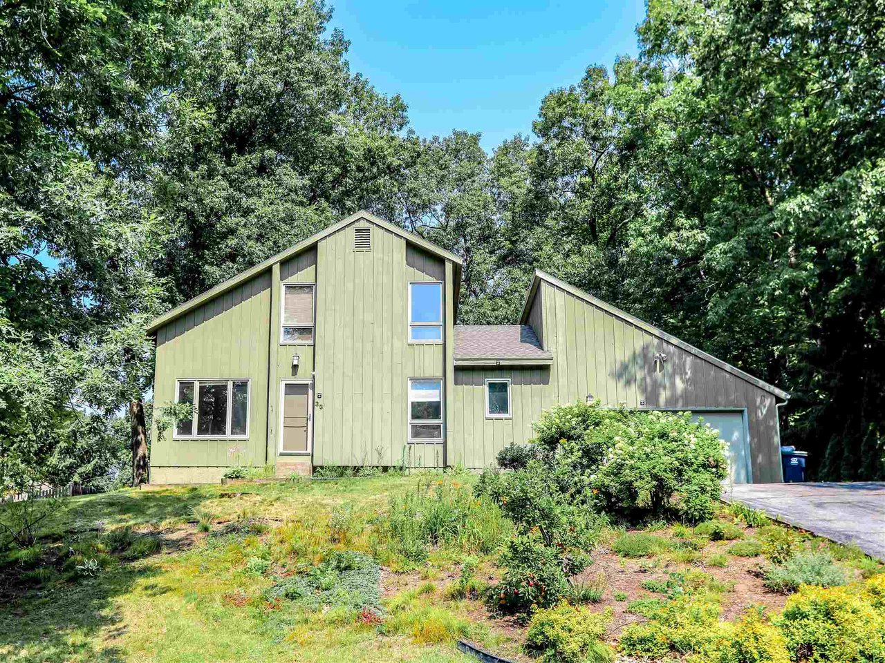 33 Woods End Drive