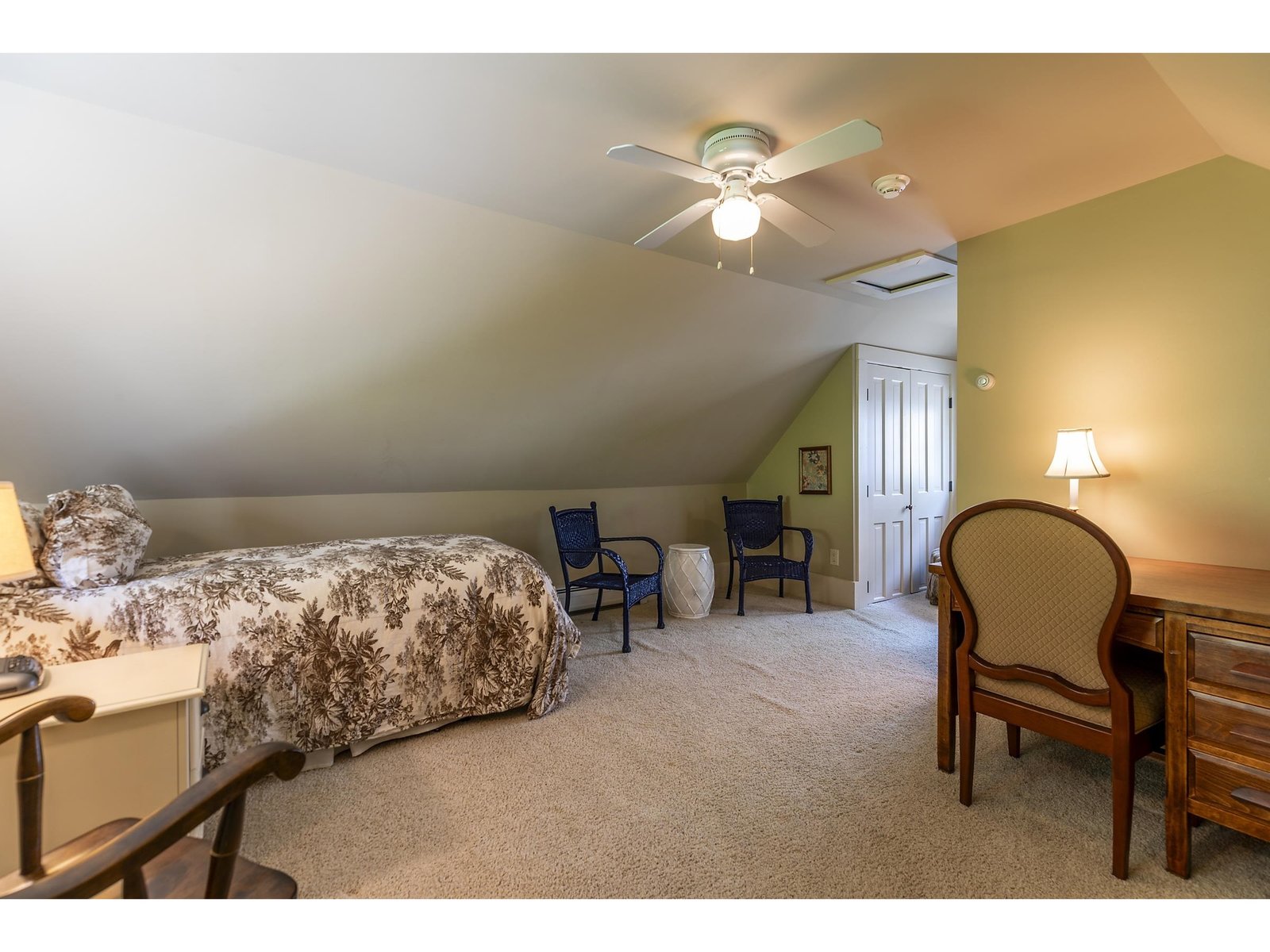 Private loft bedroom en suite