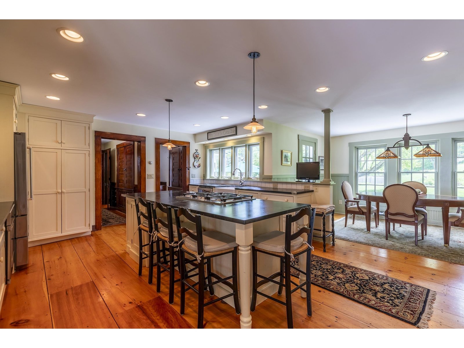 Kitchen island with breakfast bar
