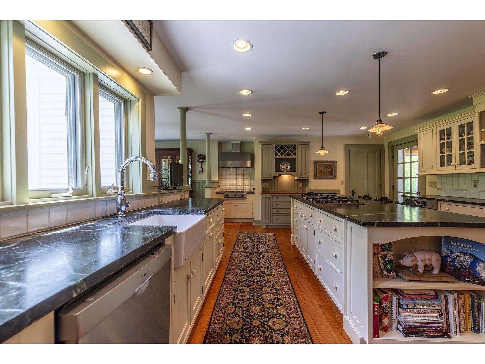 Farmhouse sink