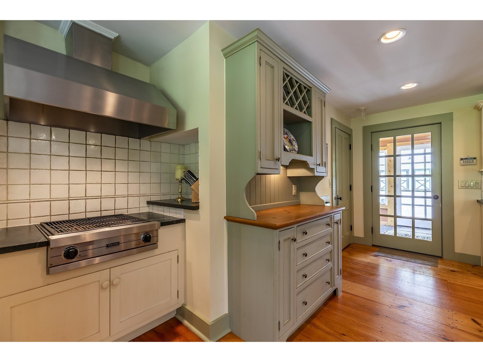 Indoor grill room