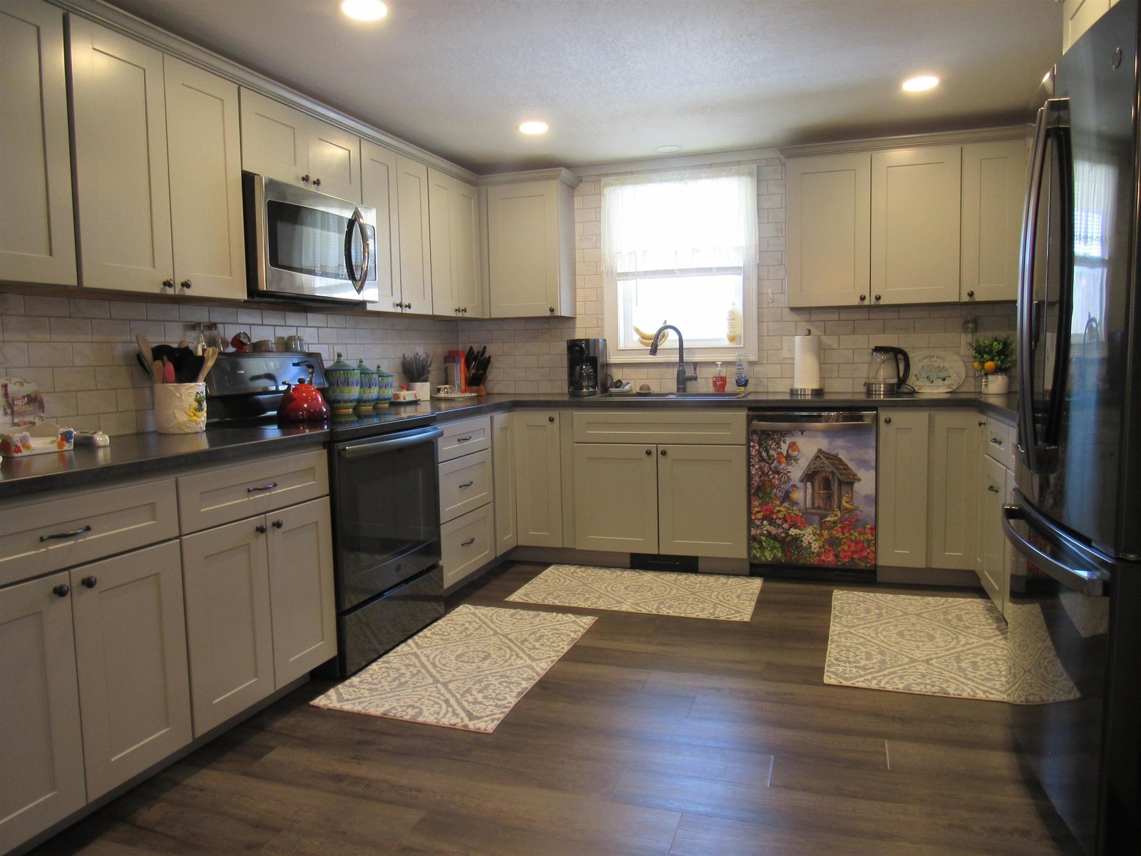 Large, Functional Kitchen