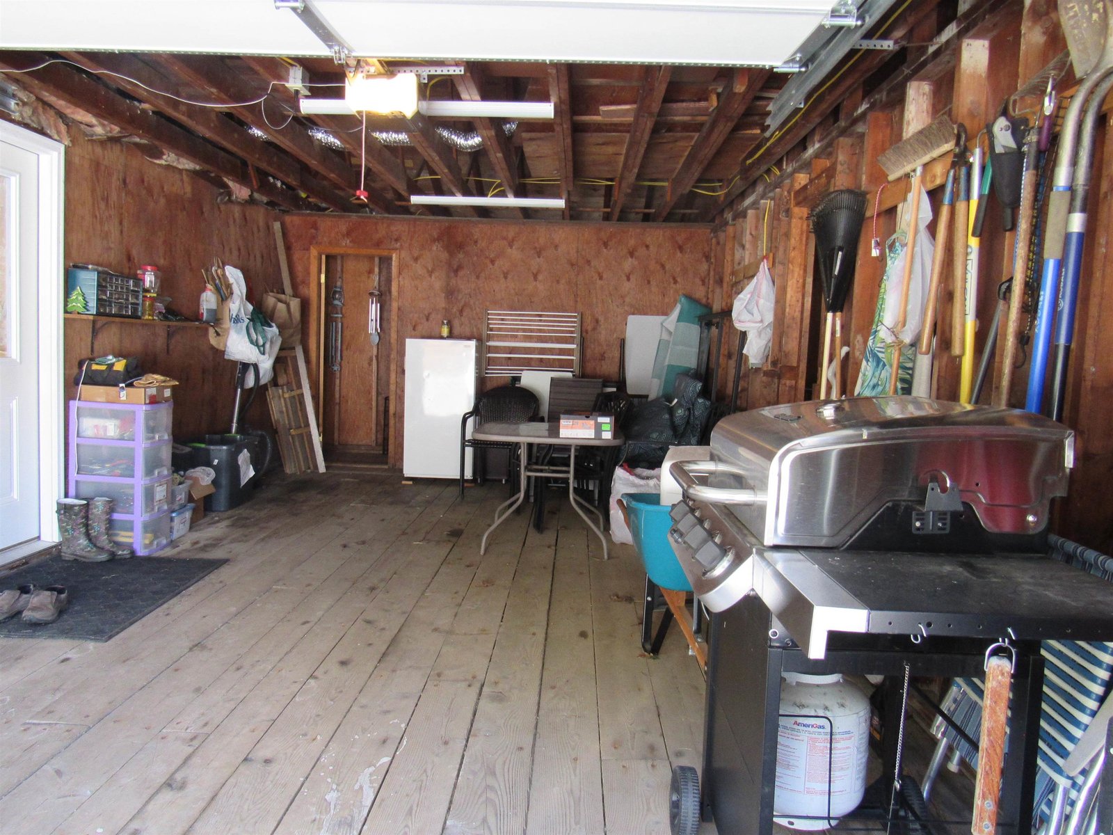 3 Garages, one for your Car
