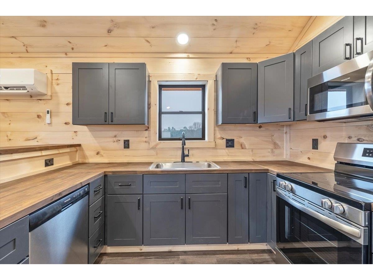 Kitchen/Dining