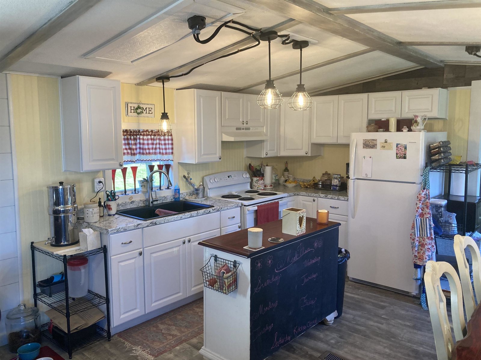 Kitchen with island