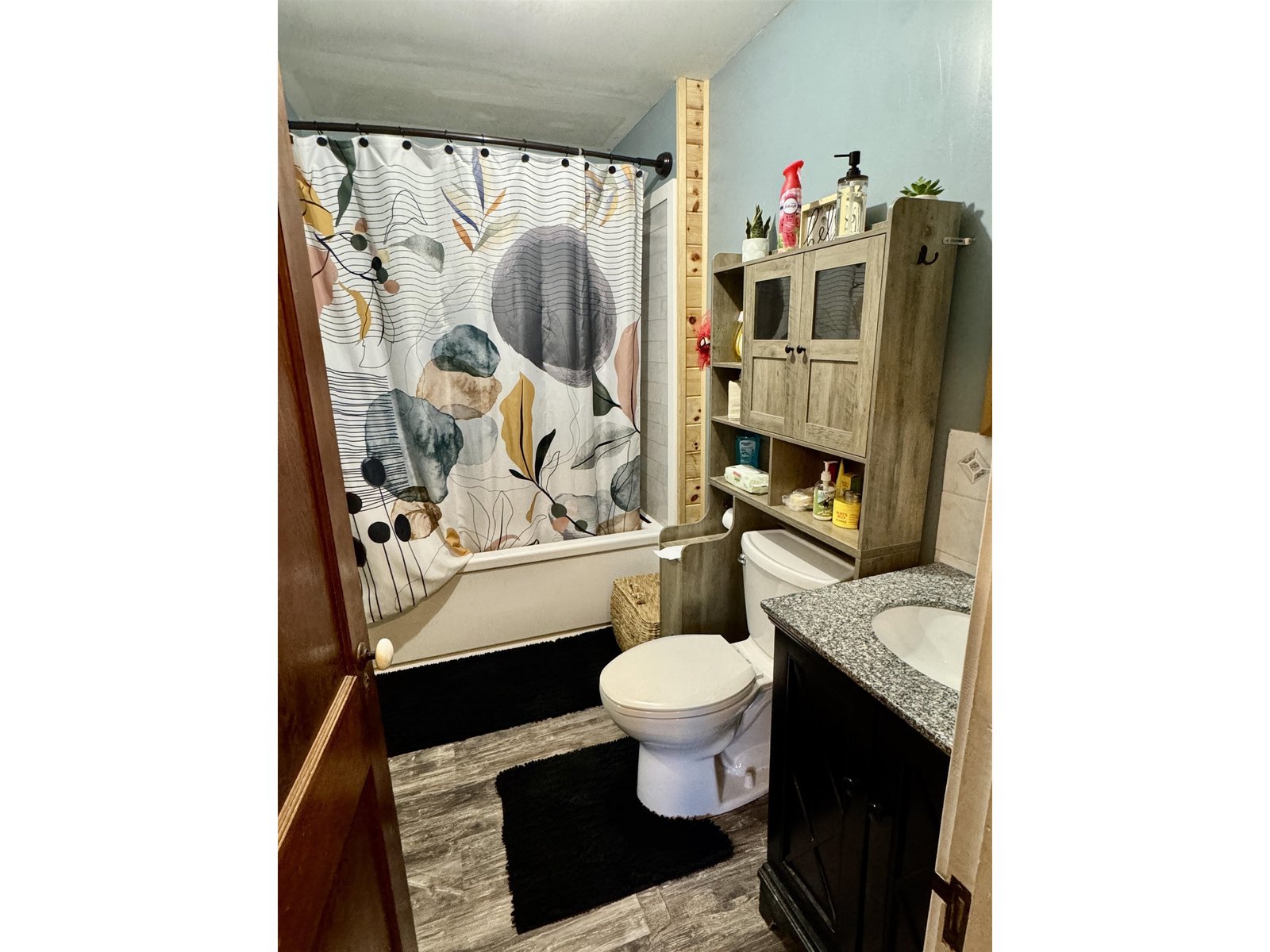 1st Floor Full Bathroom