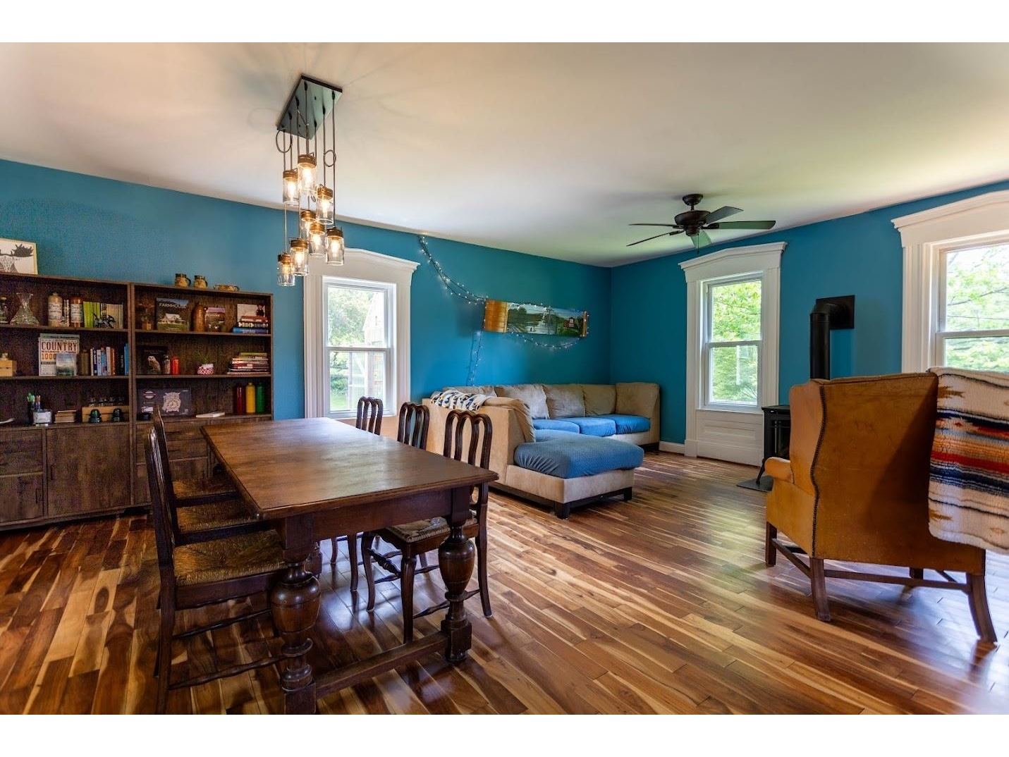 Beautiful Acacia Hardwood flooring.