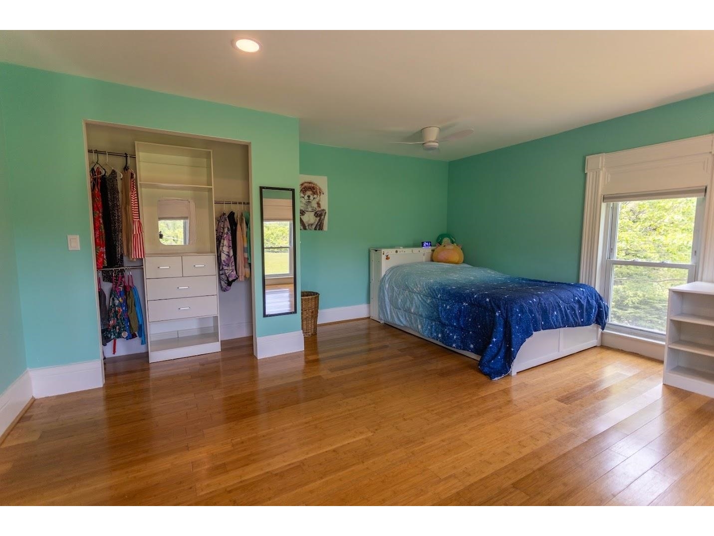 Large 2nd bedroom!