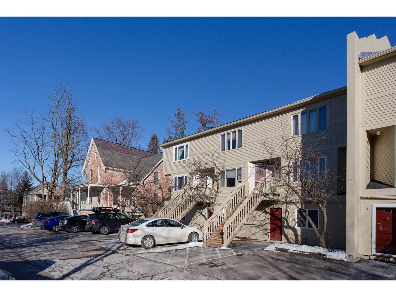 337 College Street, Unit 8
