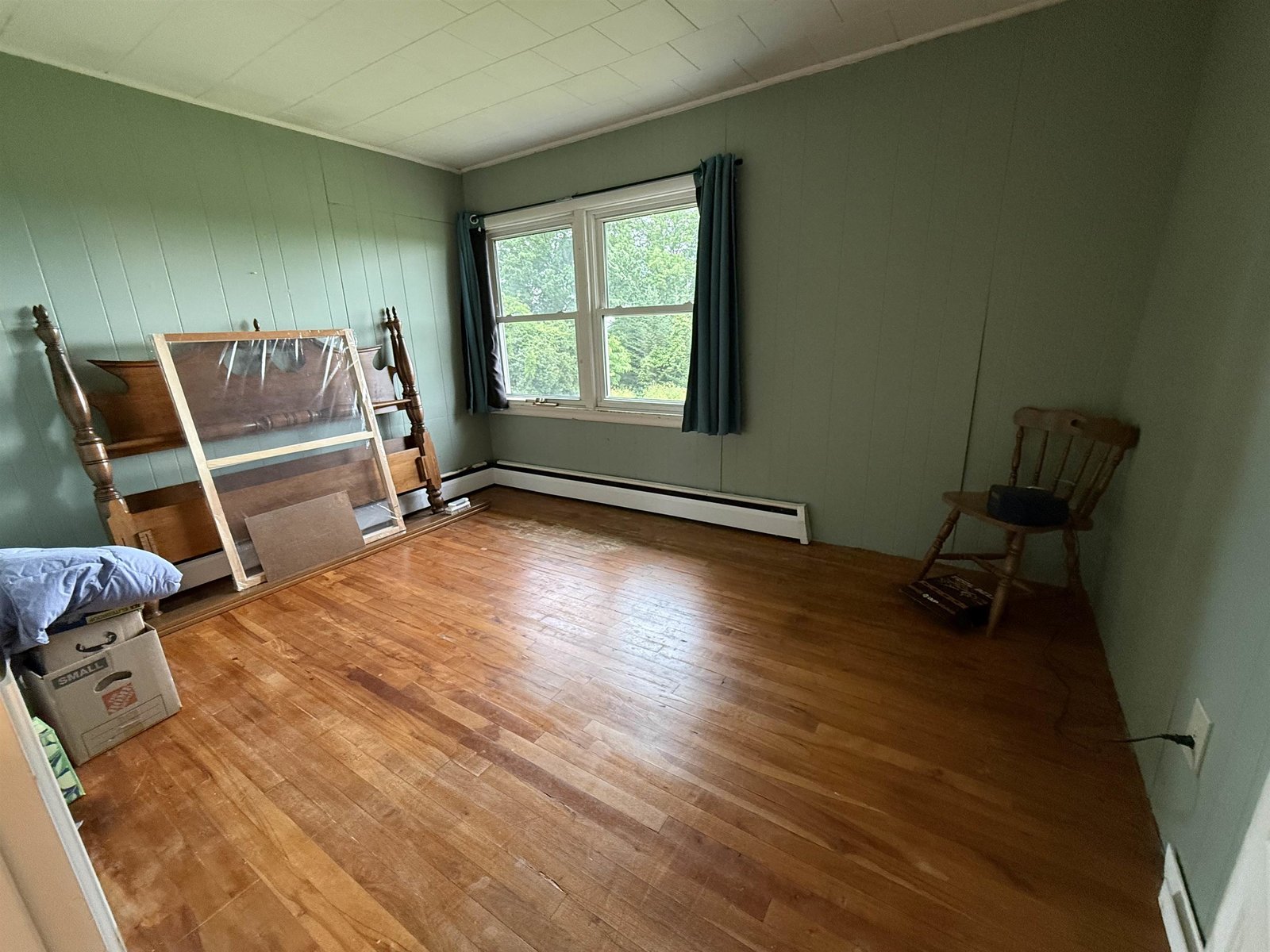2nd bedroom
