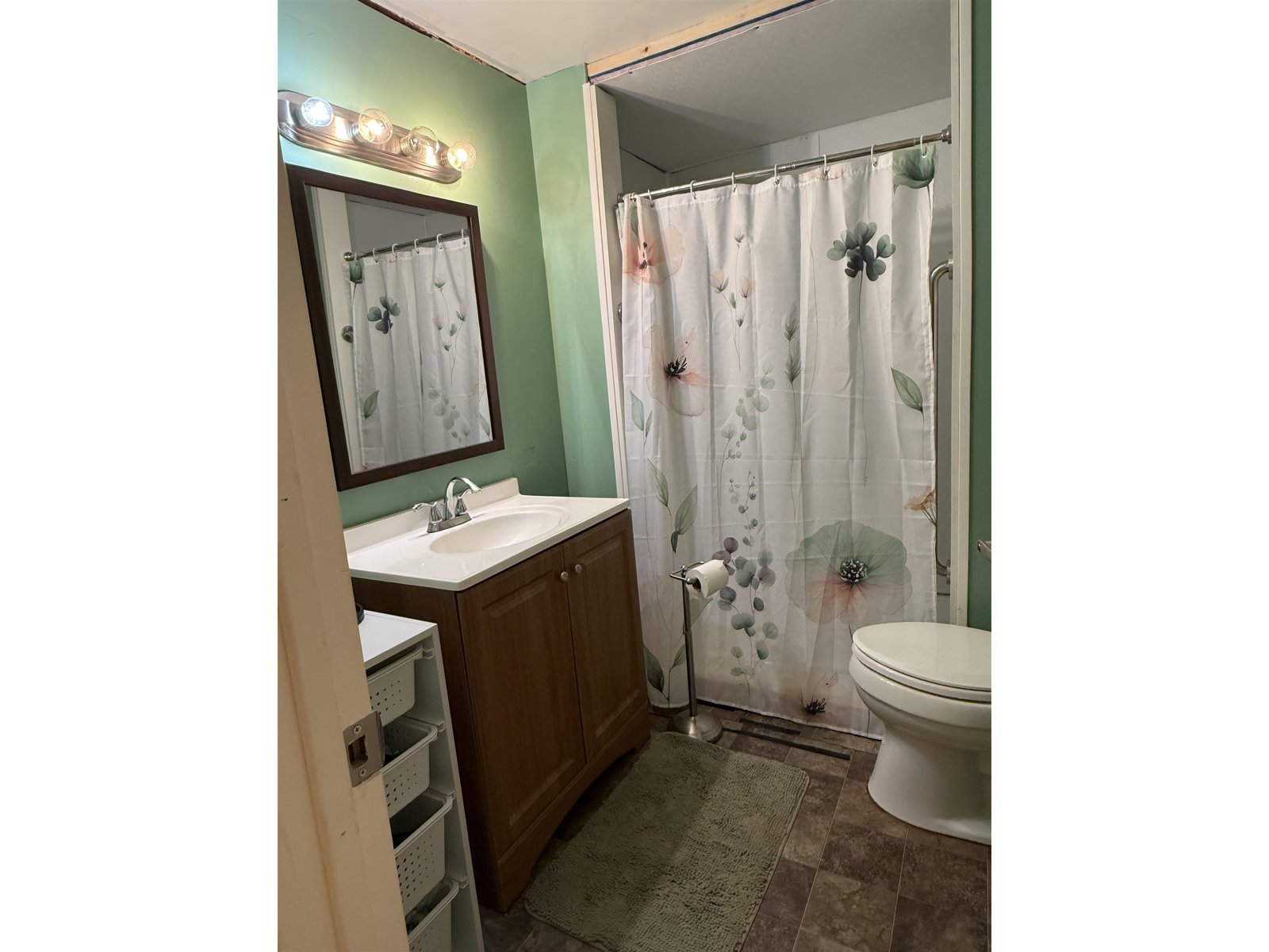 1st floor 3/4 bathroom