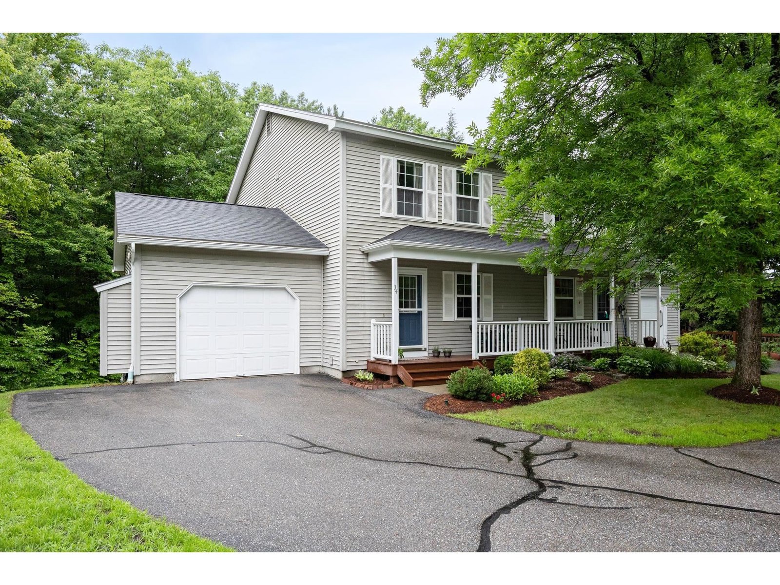 34 Pointe Drive