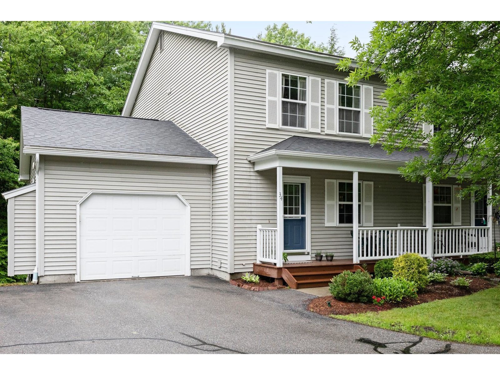 34 Pointe Drive
