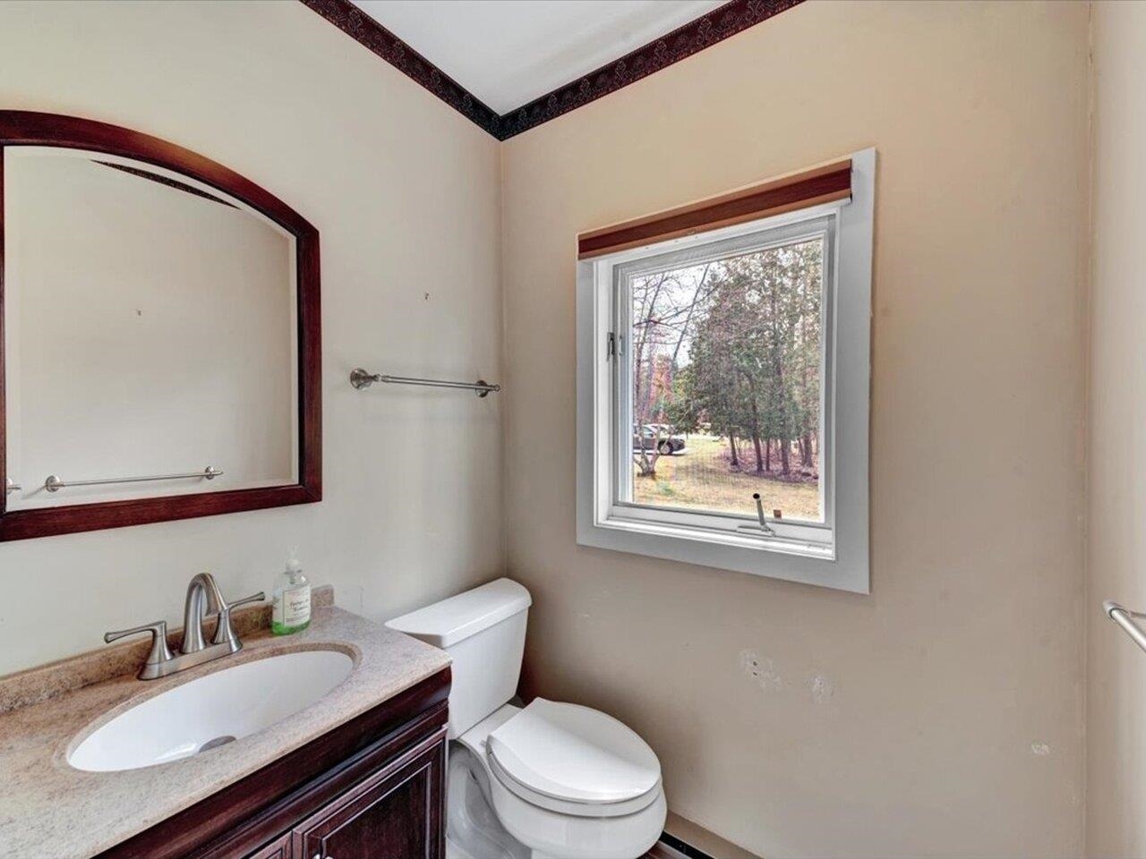1st floor 1/2 bathroom