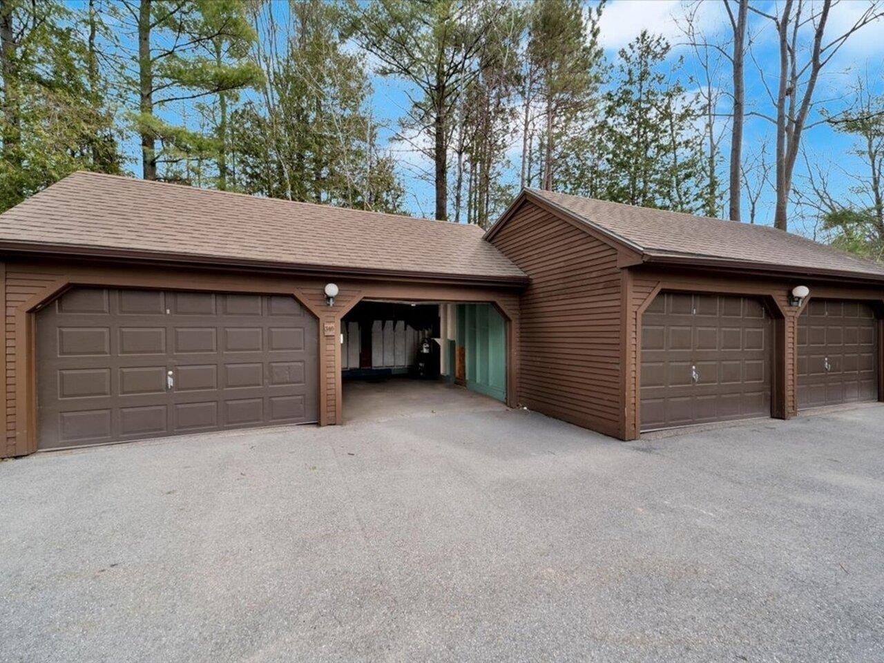 Detached 1-car garage!