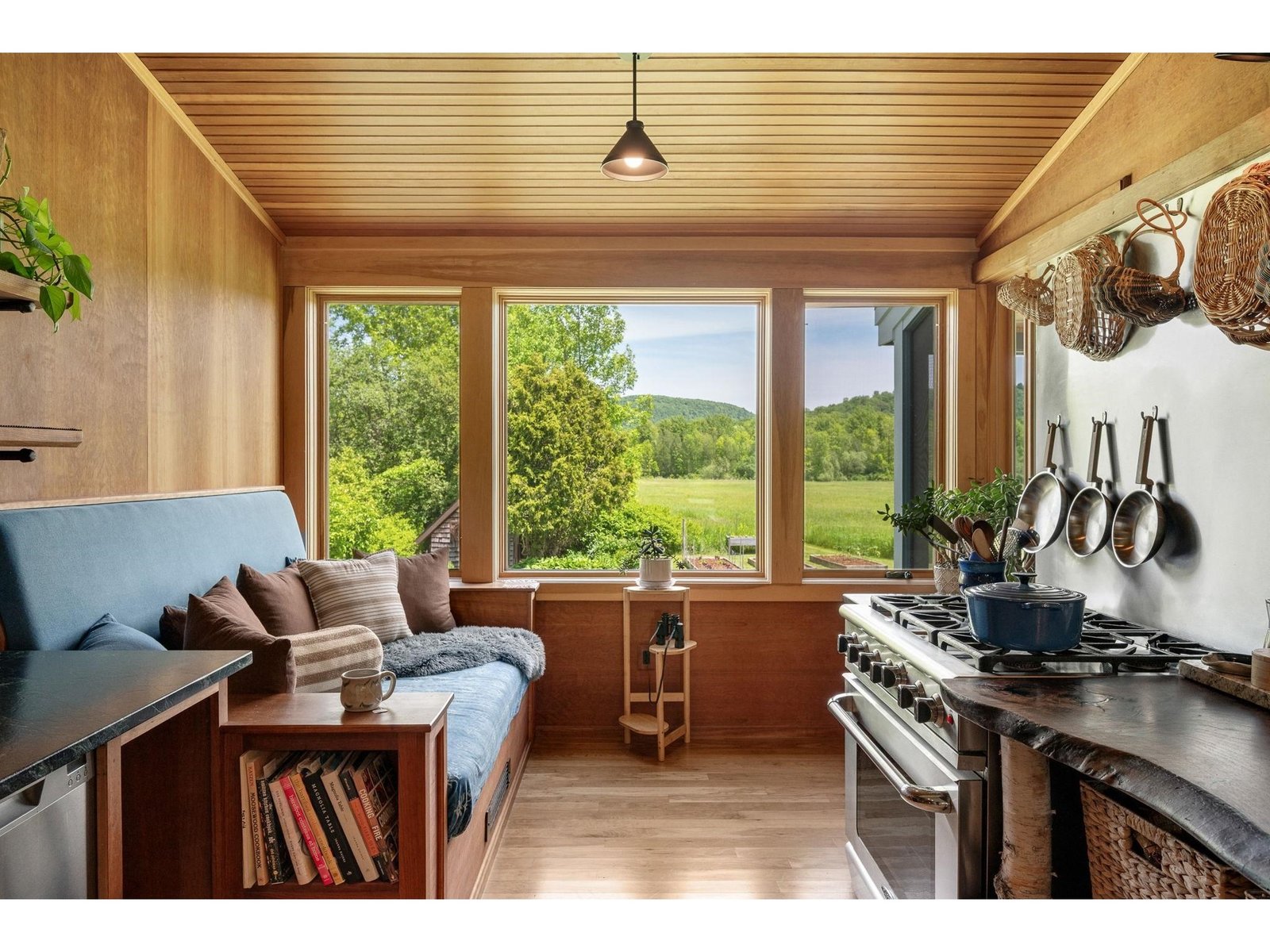3421 Lake Road