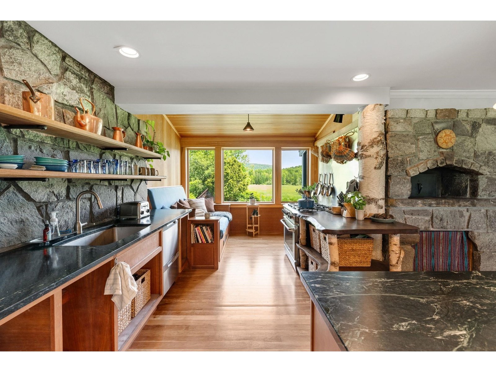 3421 Lake Road