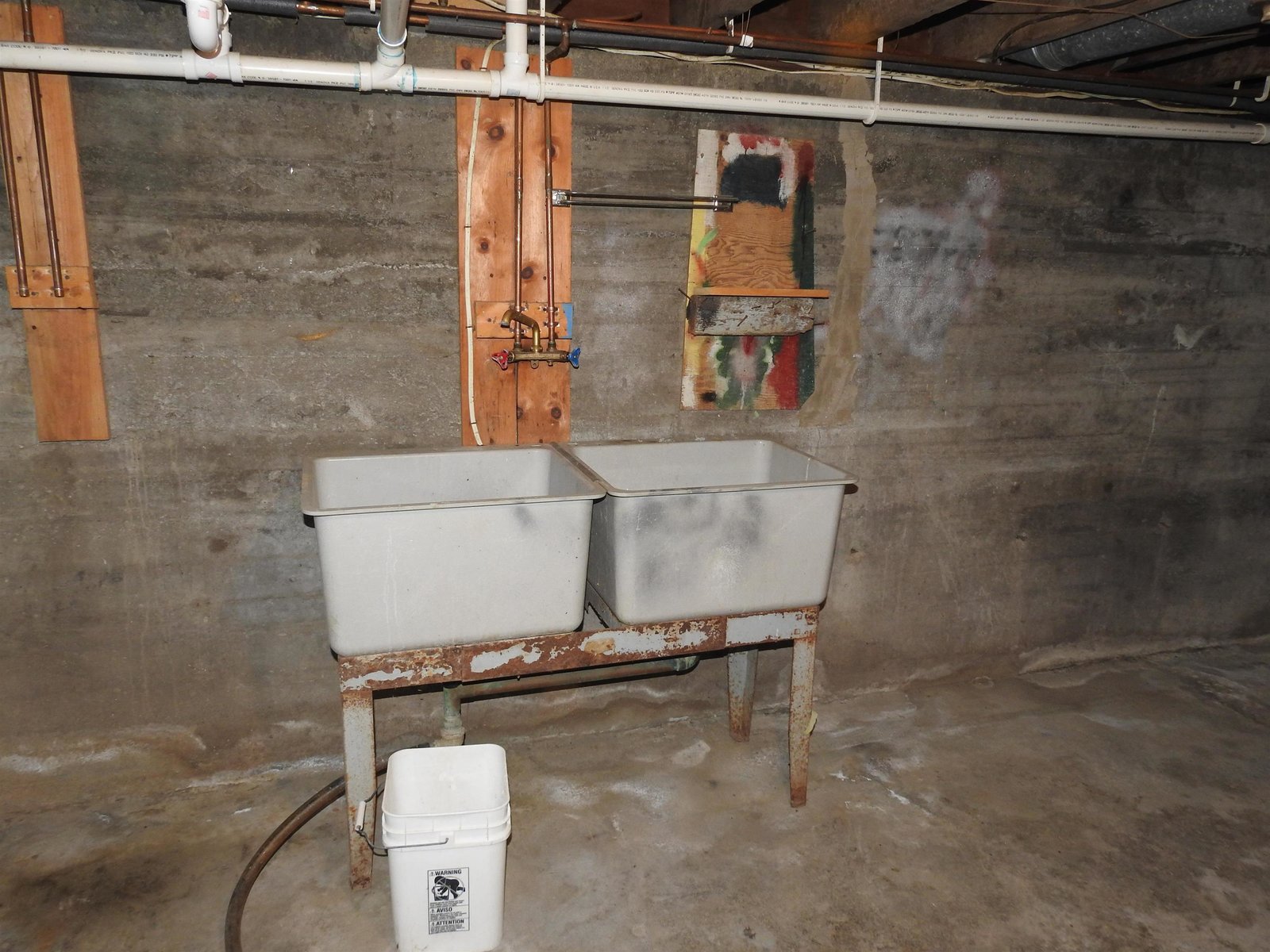 Laundry sinks and additional laundry hook ups in basement