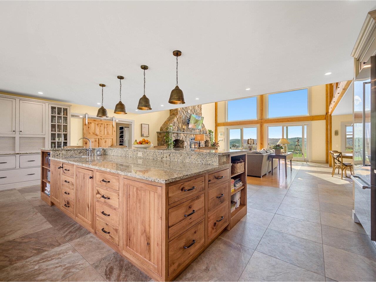 Expansive island space